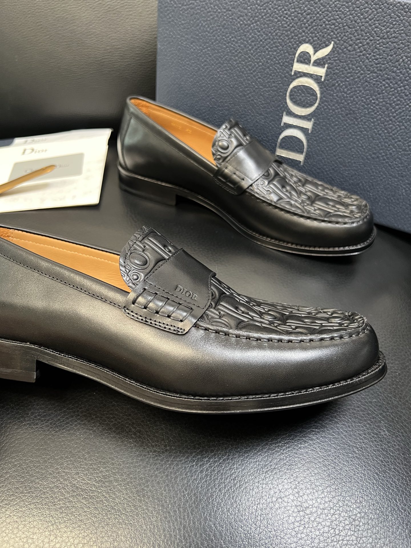 Dior 顶级工艺品 迪奥 专柜同步 原厂配置，意大利进口原版牛皮面料，透气舒适进口水染牛里垫，鞋底：原