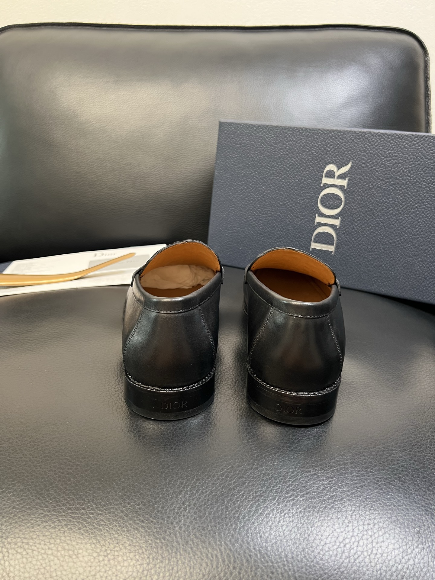 Dior 顶级工艺品 迪奥 专柜同步 原厂配置，意大利进口原版牛皮面料，透气舒适进口水染牛里垫，鞋底：原