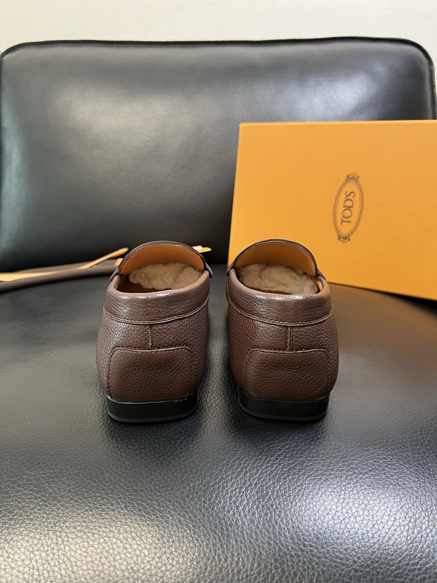Tods 高品质 顶级代购 托德斯 专柜新款，原厂配置意大利进口牛皮面料，高品质复杂拼接工艺，经典的外观