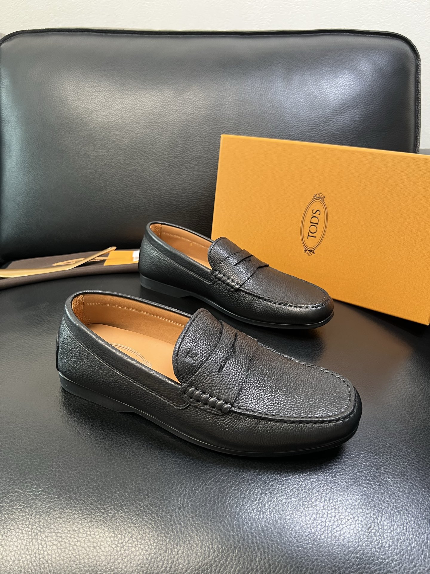 Tods 高品质 顶级代购 托德斯 专柜新款，原厂配置意大利进口牛皮面料，高品质复杂拼接工艺，经典的外观
