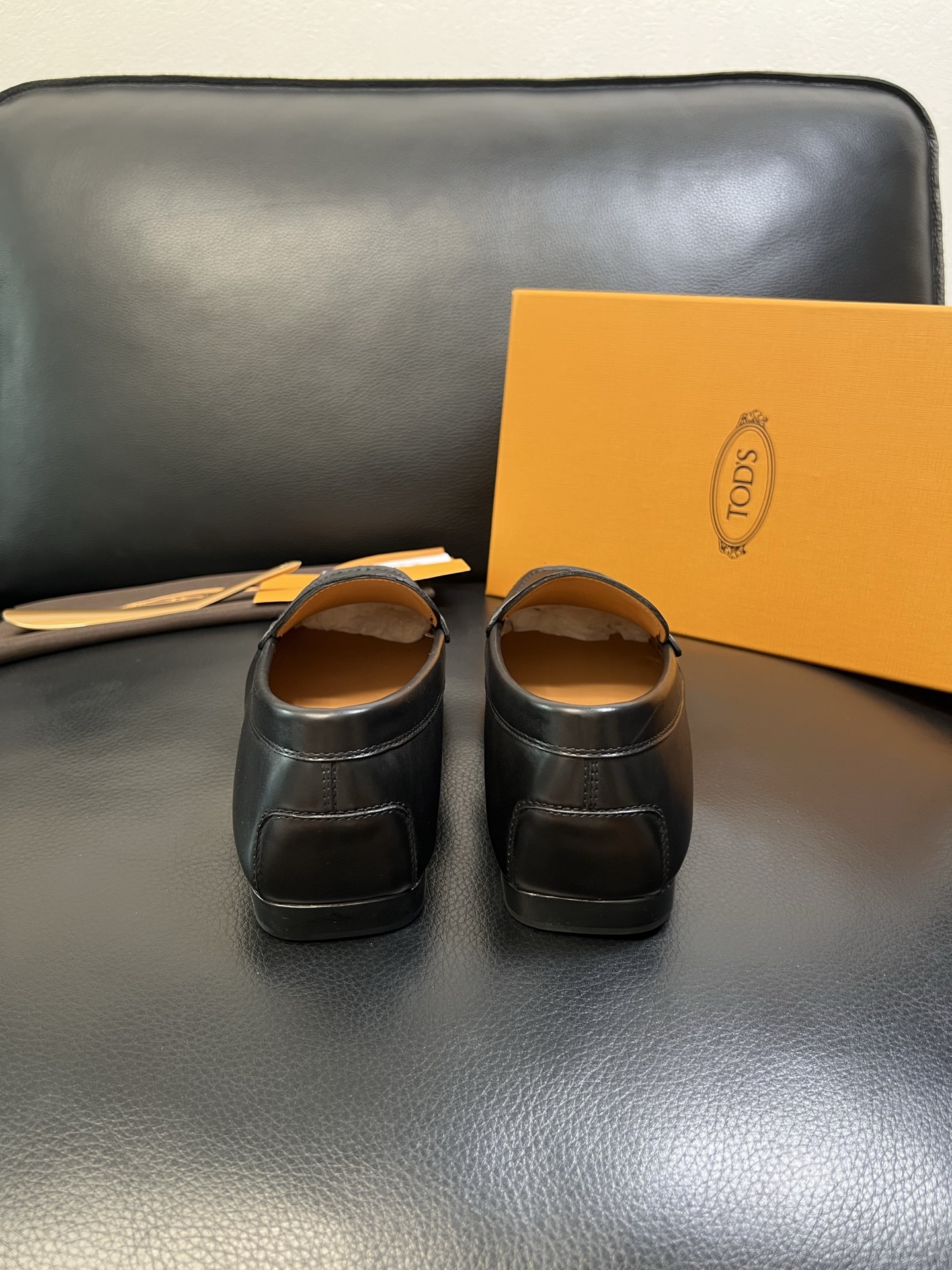 Tods 高品质 顶级代购 托德斯 专柜新款，原厂配置意大利进口牛皮面料，高品质复杂拼接工艺，经典的外观