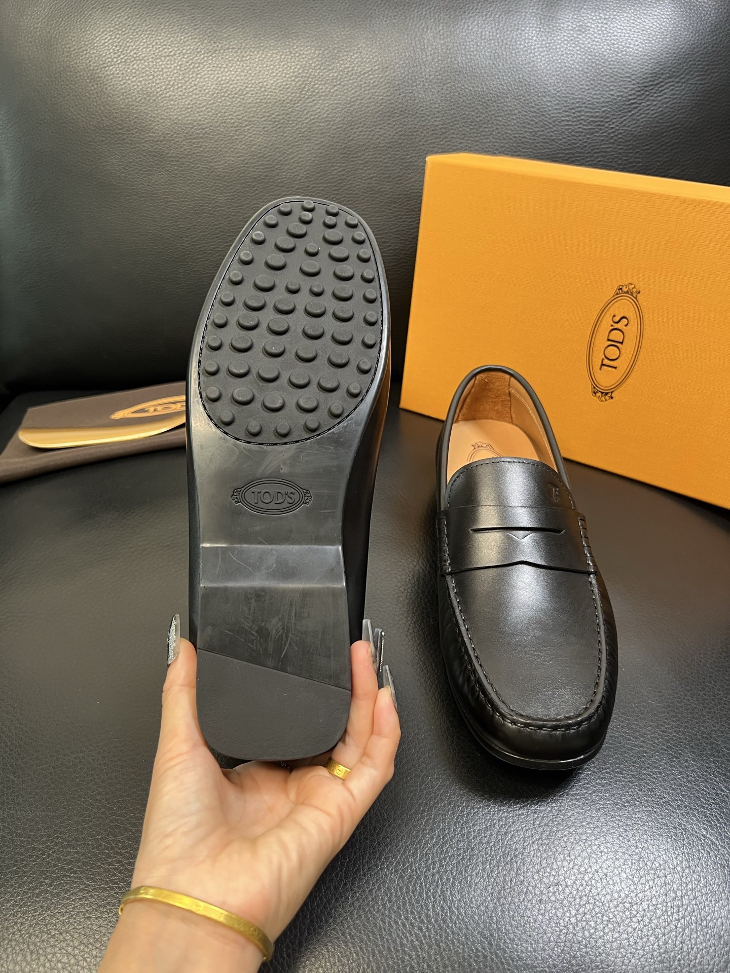 Tods 高品质 顶级代购 托德斯 专柜新款，原厂配置意大利进口牛皮面料，高品质复杂拼接工艺，经典的外观