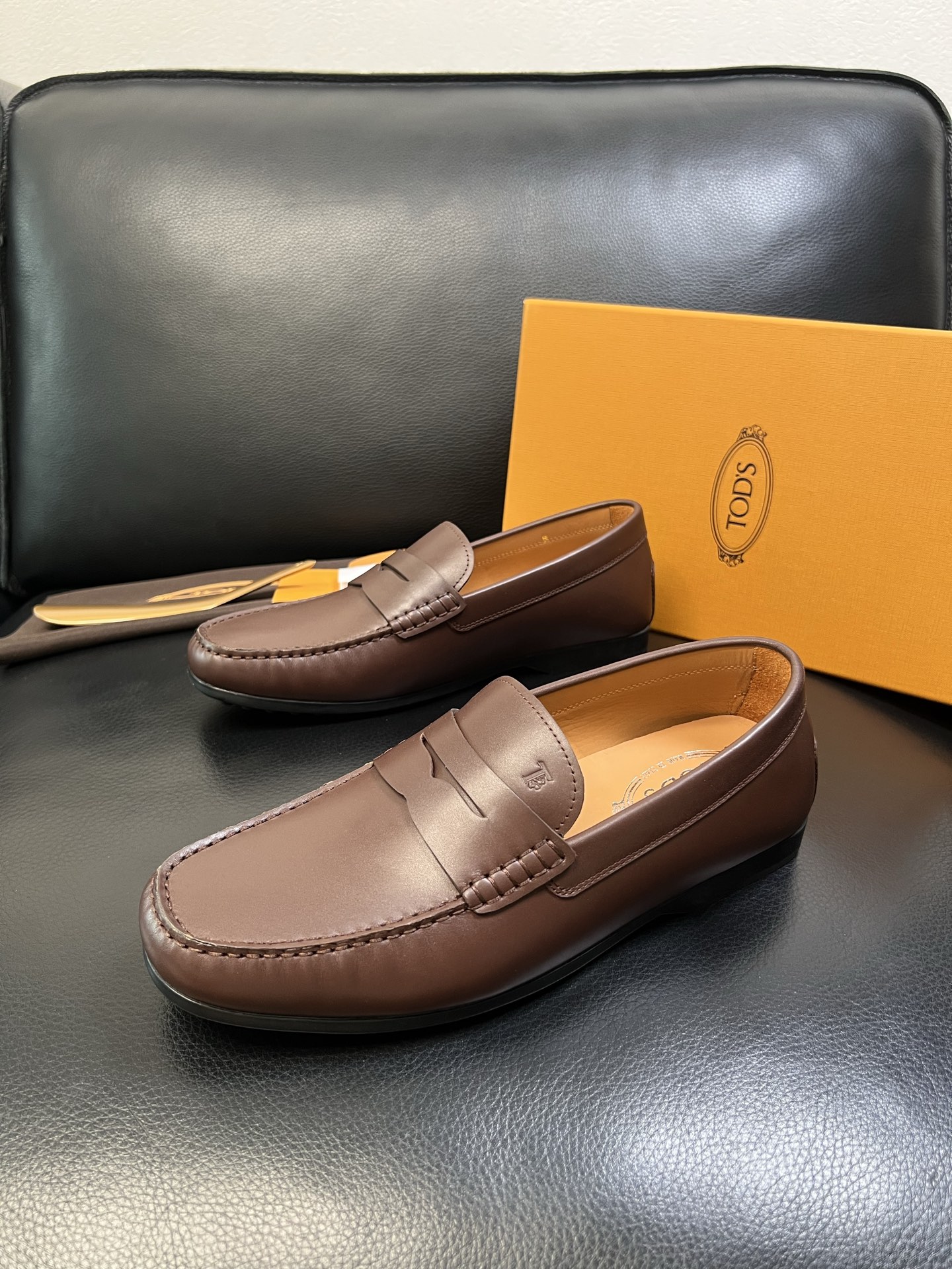 Tods 高品质 顶级代购 托德斯 专柜新款，原厂配置意大利进口牛皮面料，高品质复杂拼接工艺，经典的外观