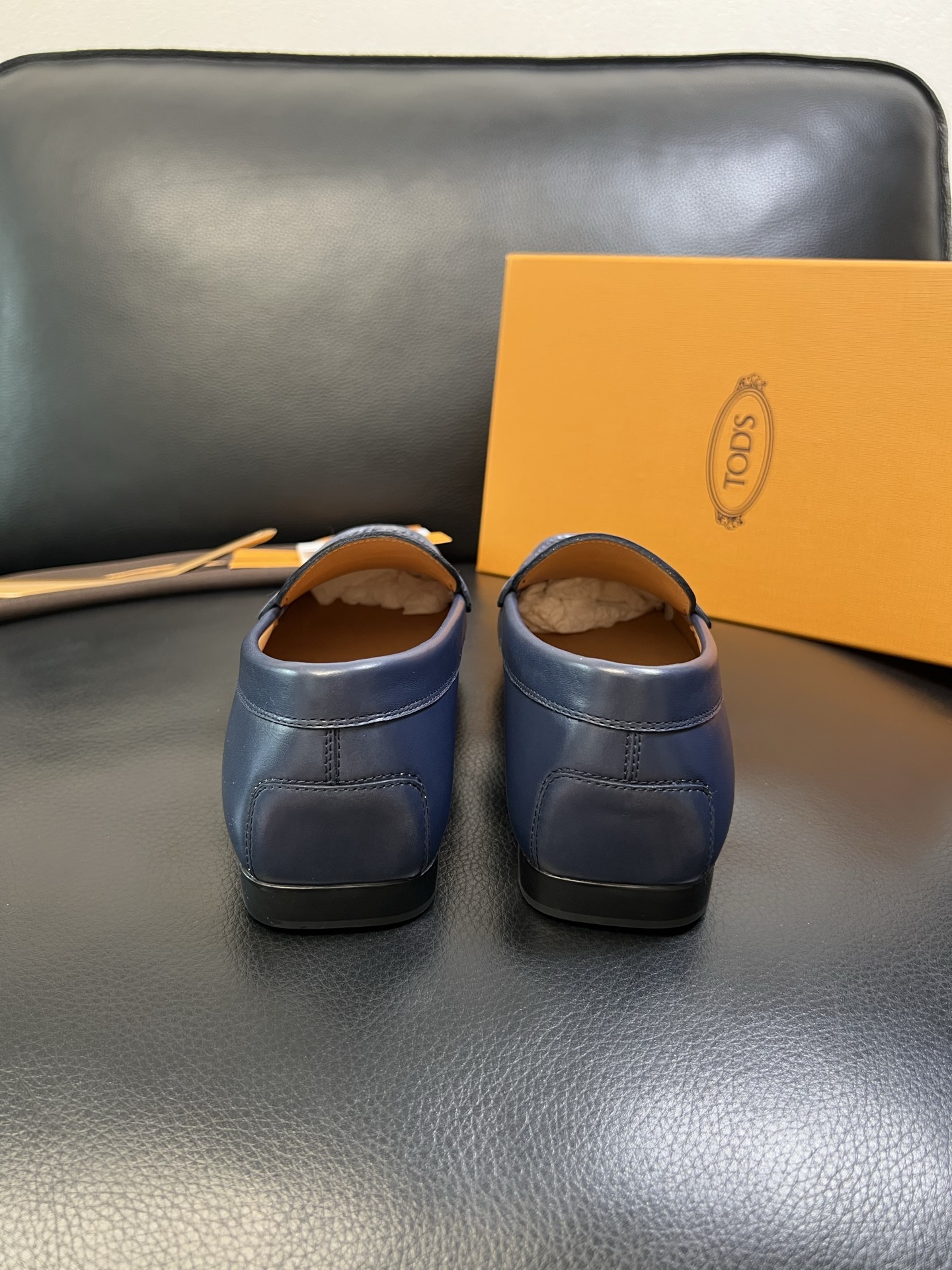 Tods 高品质 顶级代购 托德斯 专柜新款，原厂配置意大利进口牛皮面料，高品质复杂拼接工艺，经典的外观