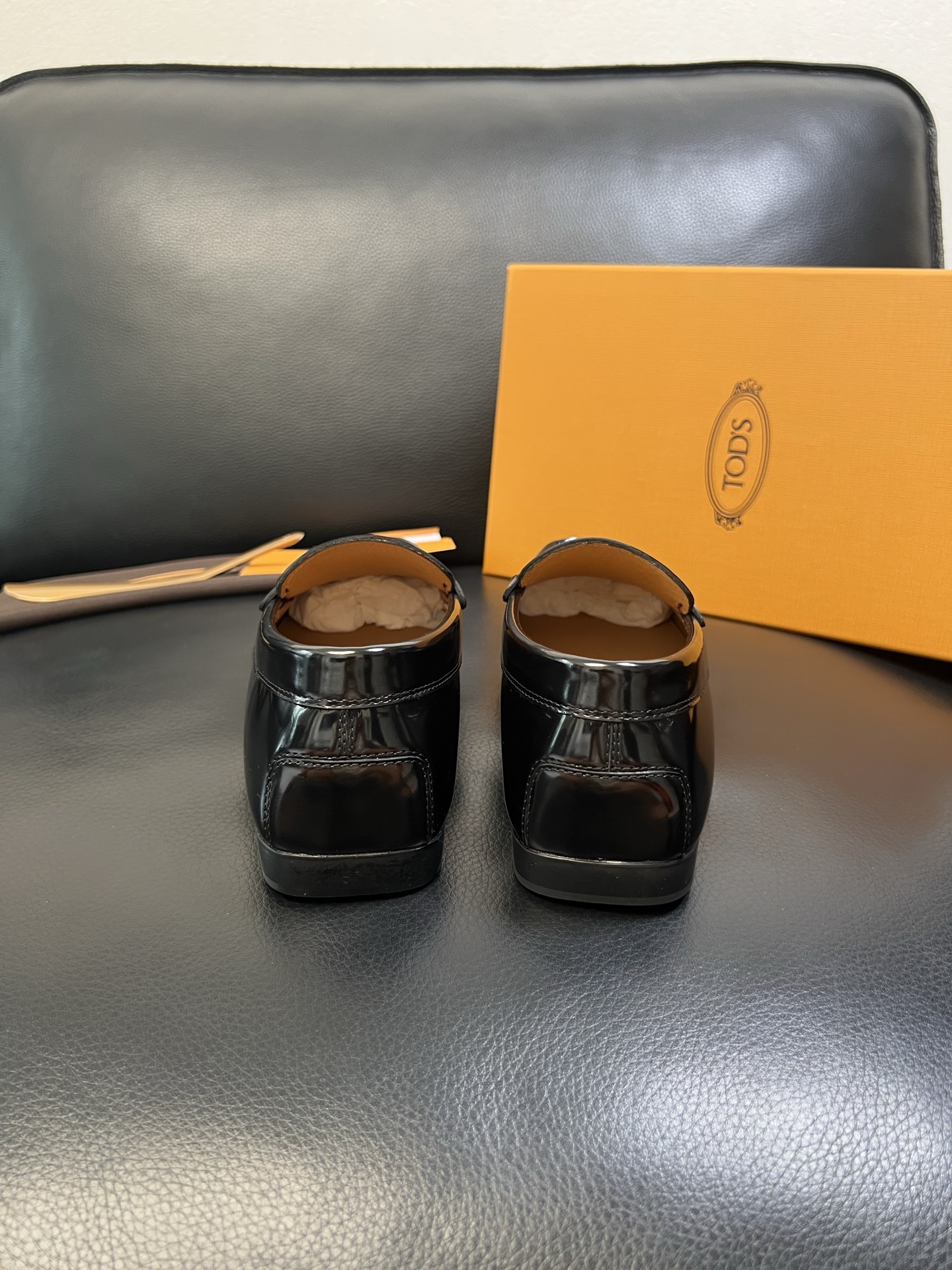 Tods 高品质 顶级代购 托德斯 专柜新款，原厂配置意大利进口牛皮面料，高品质复杂拼接工艺，经典的外观