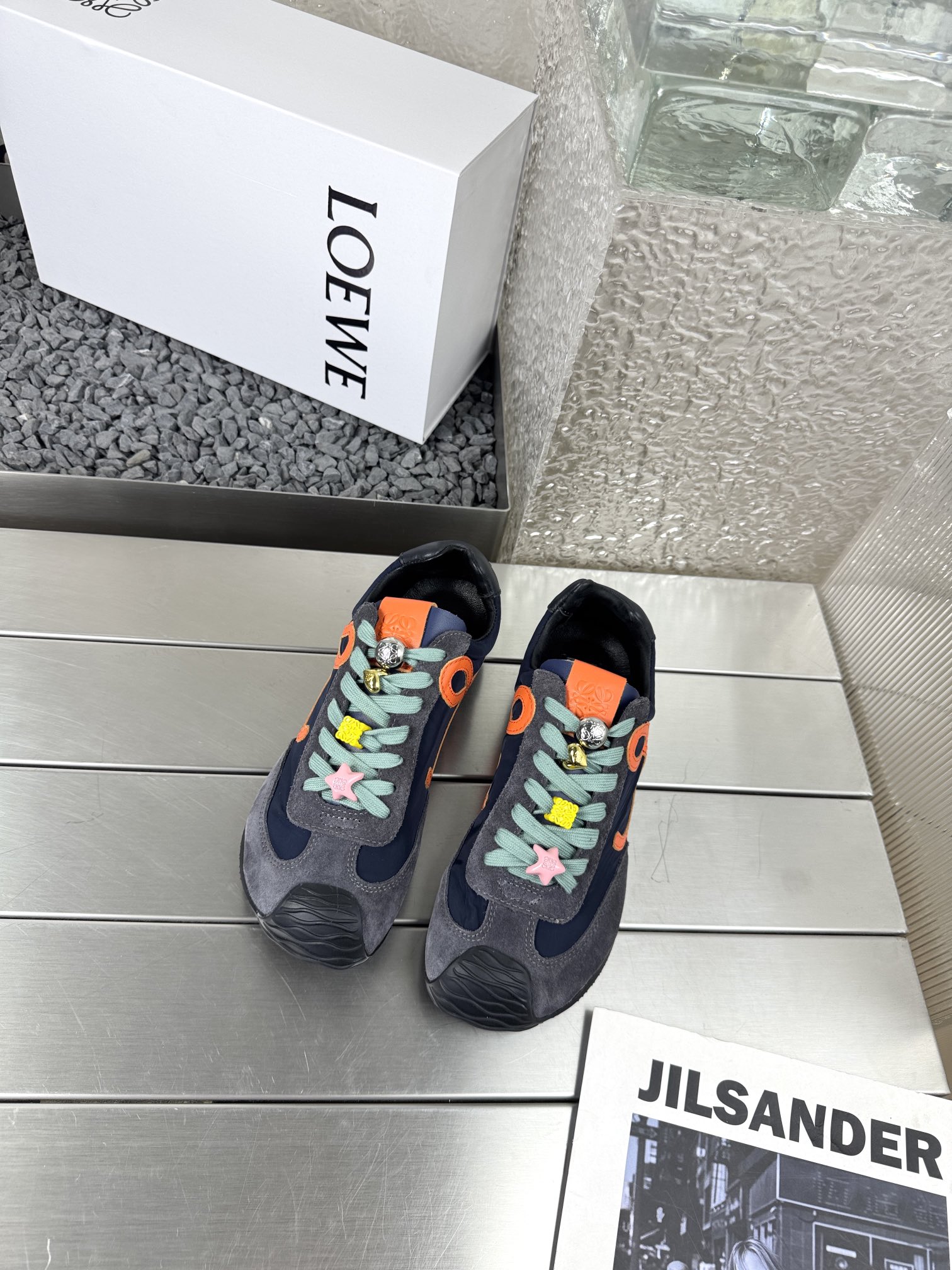 NO:260483,Loewe's new Flow Runner 2.0 series new catwalk couple sneakers, new color matching retro series running shoes, babies who were planted by his family before. Don't miss this style. Lightweight and comfortable new color matching. Super suitable for spring and summer outfits. The most special thing is its outsole, the whole piece of outsole runs through the toe, sole, and tail. The obvious logo on the side. A super low-key sneaker. ———————————————————————————————————————————————————————————————————————————————————————————————————————————————————————————————————————————————————————————————————————————————————————————————————————————————————————————————————————————————————————————————————————————————————————————————————————————————————————————————————————————————————————————————————————————————————————————————————————————————19860909罗意威 Loewe 全新Flow Runner2.0系列新款走秀情侣款运动鞋 全新配色复古系列跑鞋 之前被他家种草的宝宝.这次的款式千万不要错过.轻便舒适的全新颜色搭配.超级适合春夏穿搭 最特别的是它的大底,整片大底贯穿鞋头、鞋底、鞋尾 侧面明显的Logo 超低调的一款运动鞋 —————————————— 鞋面牛皮/拼接尼龙布/麂皮 内里进口柔软绵羊皮 大底EVA双色组合橡胶大底 码数35-45  男码 需要鞋带装饰 原版包装,休闲鞋/运动鞋,loewe,loewe,sneakers,cowhide,sheepskin,chamois leather,Women's Shoes