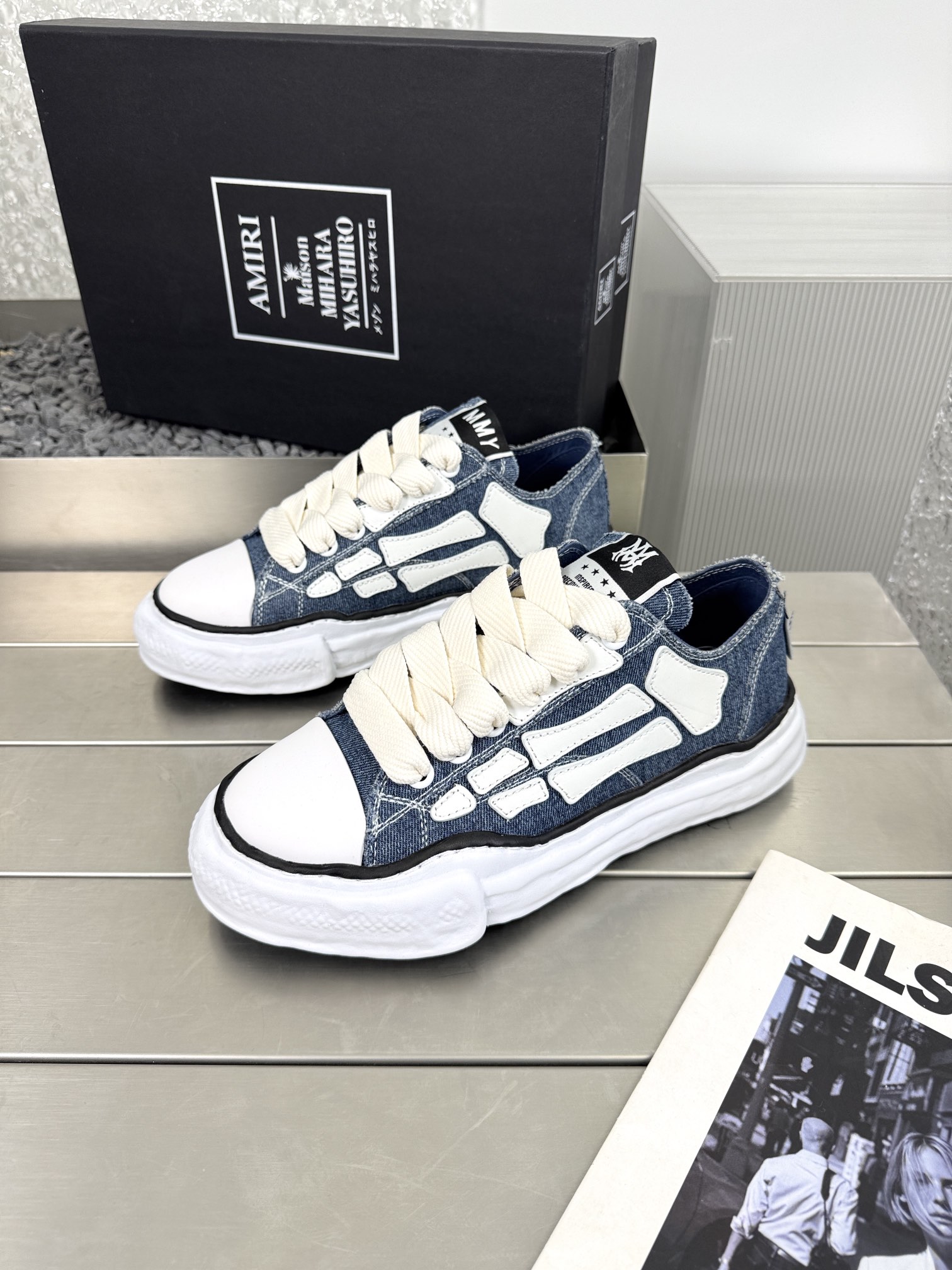 NO:260455,AMIRI × Maison MIHARA YASUHIRO Collaboration MMYx co-branded AMIRI Mihara Yasuo Bone Shoes New Spring Brand Order Original Quality Design boldly conceived, combined with the trend of the times, perfect, super comfortable and versatile, a brand new sports style design, which is perfect, many celebrities endorsed him. Material upper original mold-opening canvas/imported cowhide, original mold-opening steel stamp pU combination sole size 35-39 (40.41 fixed) Men 39-45 Original packaging, casual shoes/sports shoes, amiri, mmy, sneakers, cowhide19860909AMIRI × Maison MIHARA YASUHIRO Collaboration MMYx联名AMIRI 三原康裕 骨头鞋 春季新款 品牌订 原单品质 设计师大胆构思,结合时代潮流气息,完美出炉,超级舒适百搭,全新运动风格设计,堪称完美,众多明星网红为他代言 材质鞋面原版开模进口帆布/进口牛皮 大底原开模钢印pU组合大底 码数女35-39（40.41定） 男39-45 原版包装,休闲鞋/运动鞋,amiri,mmy,sneakers,cowhide,Women's Shoes