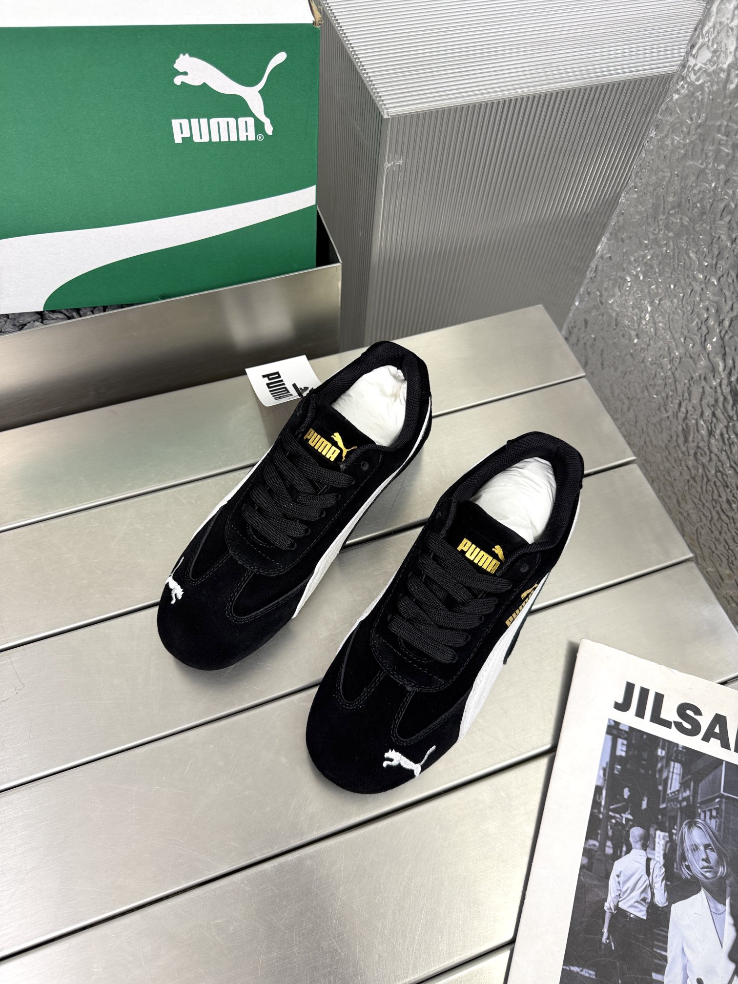 NO:260463,Puma's new German training shoes #Classic Legend Glory Return ◇ Lead the trend of thin-soled shoes with free and unruly fashion style Come and get Rose Park Chae-young's same style Pink PUMAX Rose Retro trendy racing shoes For sisters with wide feet, this pair of shoes is simply a blessing. Its design is very considerate and can perfectly modify the foot shape and make your feet look slimmer. Whether it is matched with cool jeans, casual sweatpants, or sweet skirts, Puma racing shoes can be easily controlled and show different style charms. The true versatile king is the one~ Customized cowhide cowhide/mesh cloth imported sheepskin inside size 35-39 (40 fixed) Original packaging, casual shoes/sports shoes, sneakers, skirts, jeans, cowhide, sheepskin19860909彪马新款德训鞋 #经典传奇荣耀回归◇ 以自由不羁的时尚风格引领薄底鞋风潮 快来 get Rose 朴彩英同款吧 粉 PUMAX Rose 复古潮流赛车鞋 对于脚面宽的姐妹来说,这双鞋简直是福音它的设计非常贴心,能够完美修饰脚型,让你的双脚看起来更加纤细 无论是搭配酷帅的牛仔裤、休闲的运动裤,还是甜美的小裙子,彪马赛车鞋都能轻松驾驭,展现出不同的风格魅力 真正的百搭王者非它莫属～ 鞋面定制牛皮牛反绒/网布 内里进口羊皮 码数35-39（40定） 原版包装,休闲鞋/运动鞋,sneakers,skirts,jeans,cowhide,sheepskin,Women's Shoes