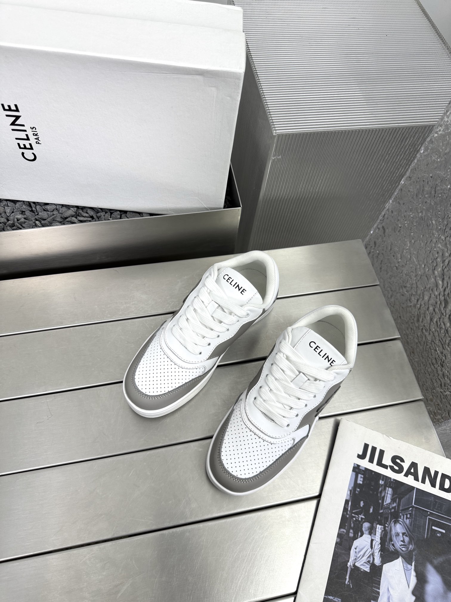 NO:222847,Celine Celine color-blocking German training color matching white shoes. A pair of shoes full of street feels, there is always a pair of white shoes in the shoe cabinet. This year, Celine's new white shoes are the best choice. Adhere to the original 1:1 mold opening customization!  Welcome to compare casually!  Exquisite craftsmanship!  The first choice for high-end customers to purchase [Material] Original fabric custom original cowhide, inner lining original imported sweat-absorbent breathable pure cotton fabric, outsole original molded rubber outsole [Size number] 35-40 (41 fixed) Flat sole, high-sol configuration original packaging, casual shoes/sports shoes, celine, celine, sneakers, cowhide19860909Celine塞琳 拼色德训配色小白鞋 充满街头感的一双鞋子,鞋柜里永远都缺一双小白鞋,而今年赛琳家新款小白鞋是不二之选.坚持原版1:1开模定制！欢迎随意对比！精湛工艺！供高端客户代购首选【材质】 面料原版定制原版牛皮 内里原版定制进口吸汗透气纯棉织物  大底原版开模橡胶大底【码数】35-40（41定） 平底 增高底配置原版包装,休闲鞋/运动鞋,celine,celine,sneakers,cowhide,Women's Shoes