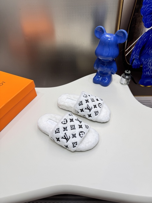Louis Vuitton SS25 White Wool Slippers: Cozy, Stylish, and Effortless 1 Louis Vuitton SS25 White Wool Slippers: Cozy, Stylish, and Effortless