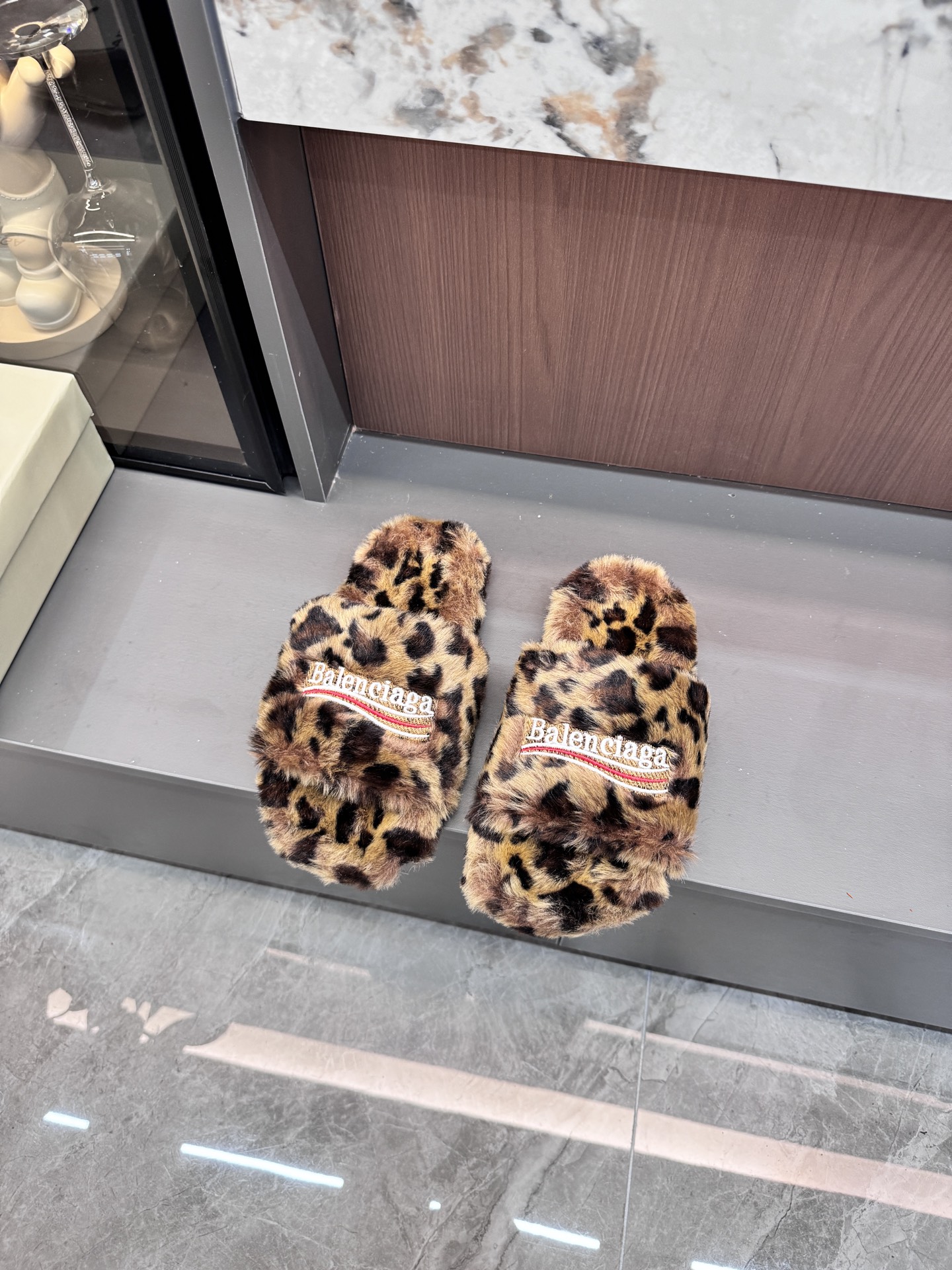 Balenciaga 2025 new thickened-sole furry slippers 2