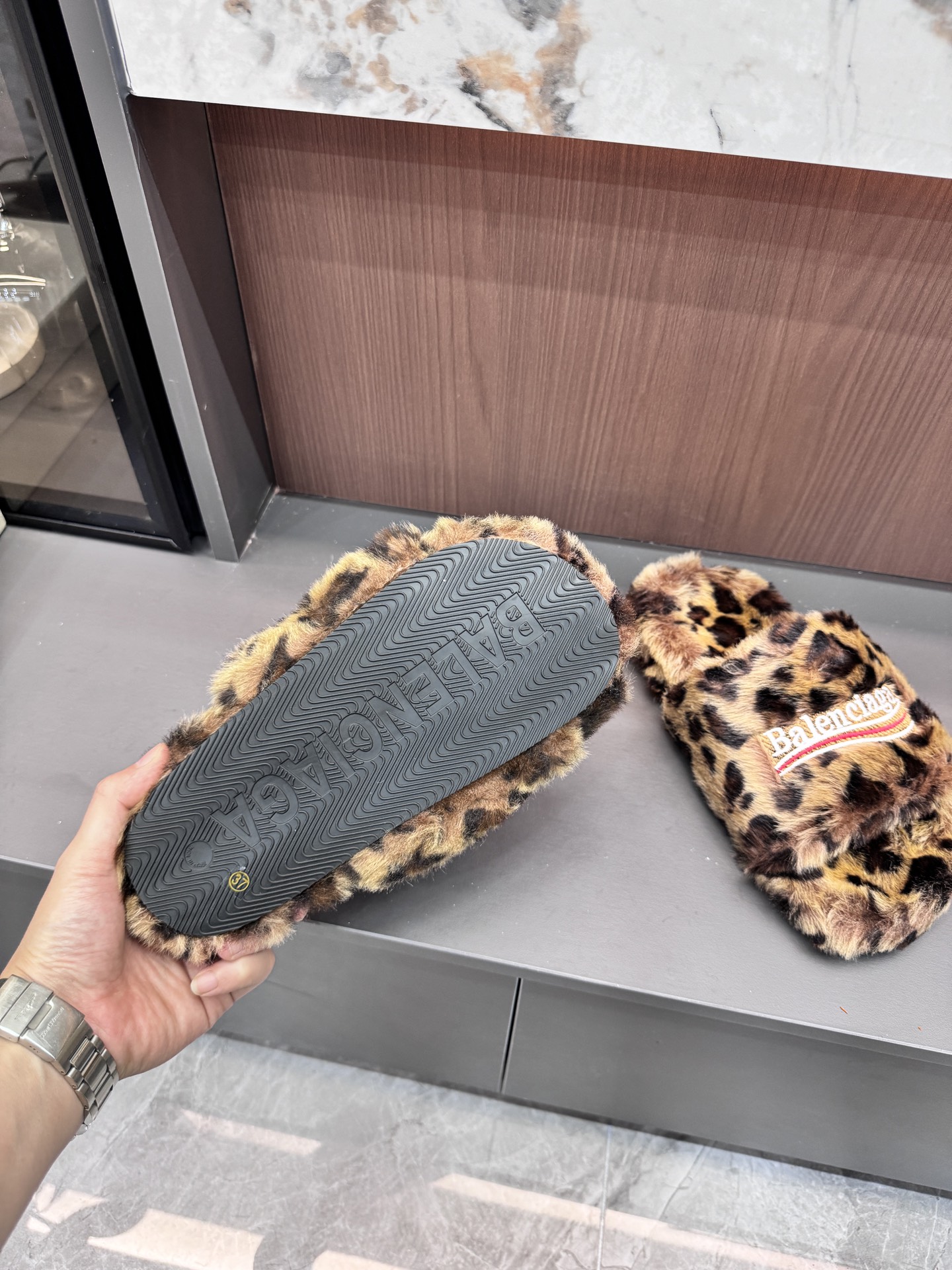 Balenciaga 2025 new thickened-sole furry slippers 6
