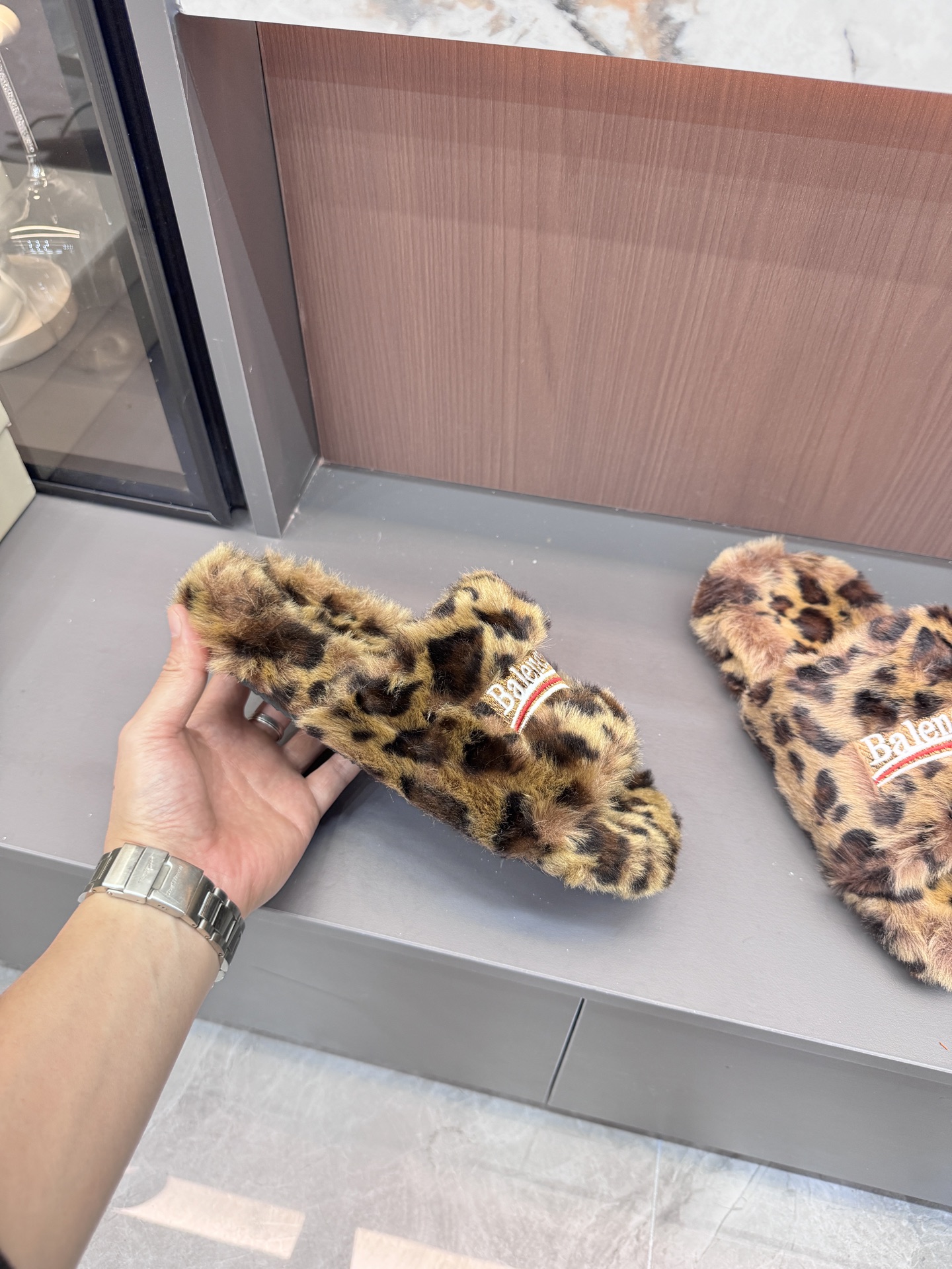 Balenciaga 2025 new thickened-sole furry slippers 5