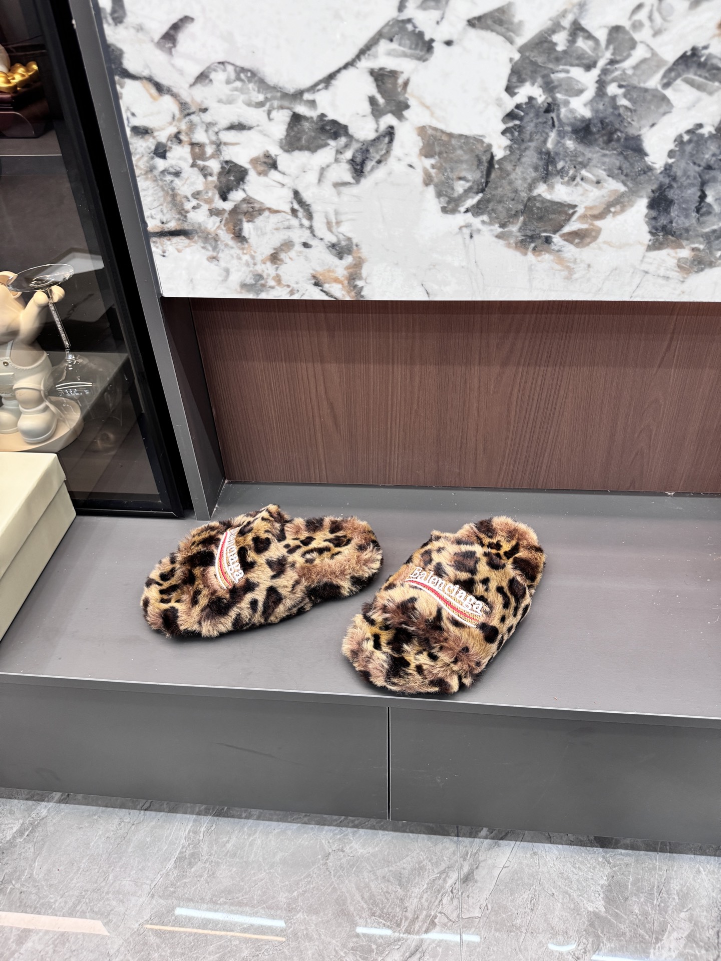 Balenciaga 2025 new thickened-sole furry slippers 8
