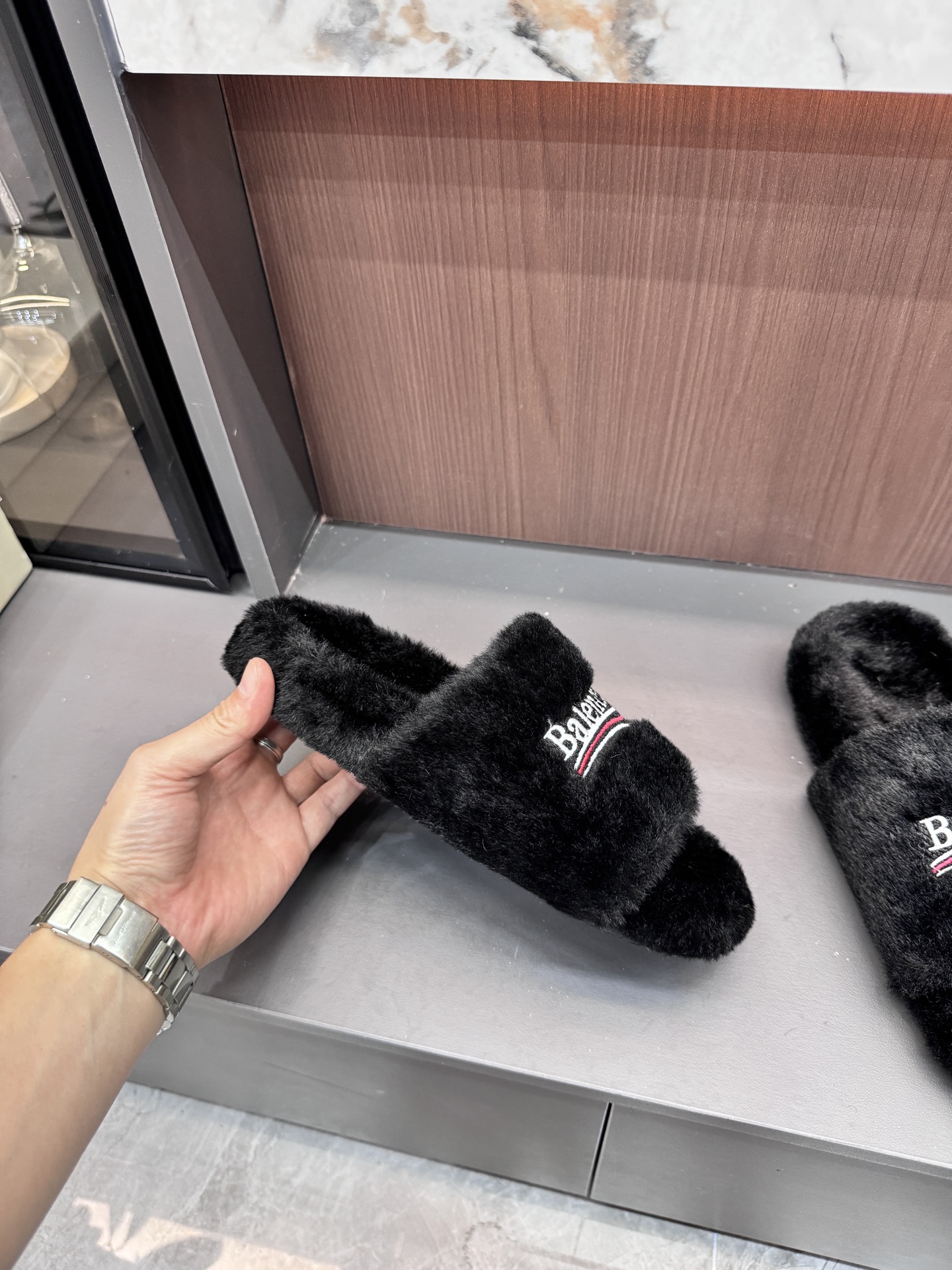 Balenciaga 专柜款经典鞋履 6