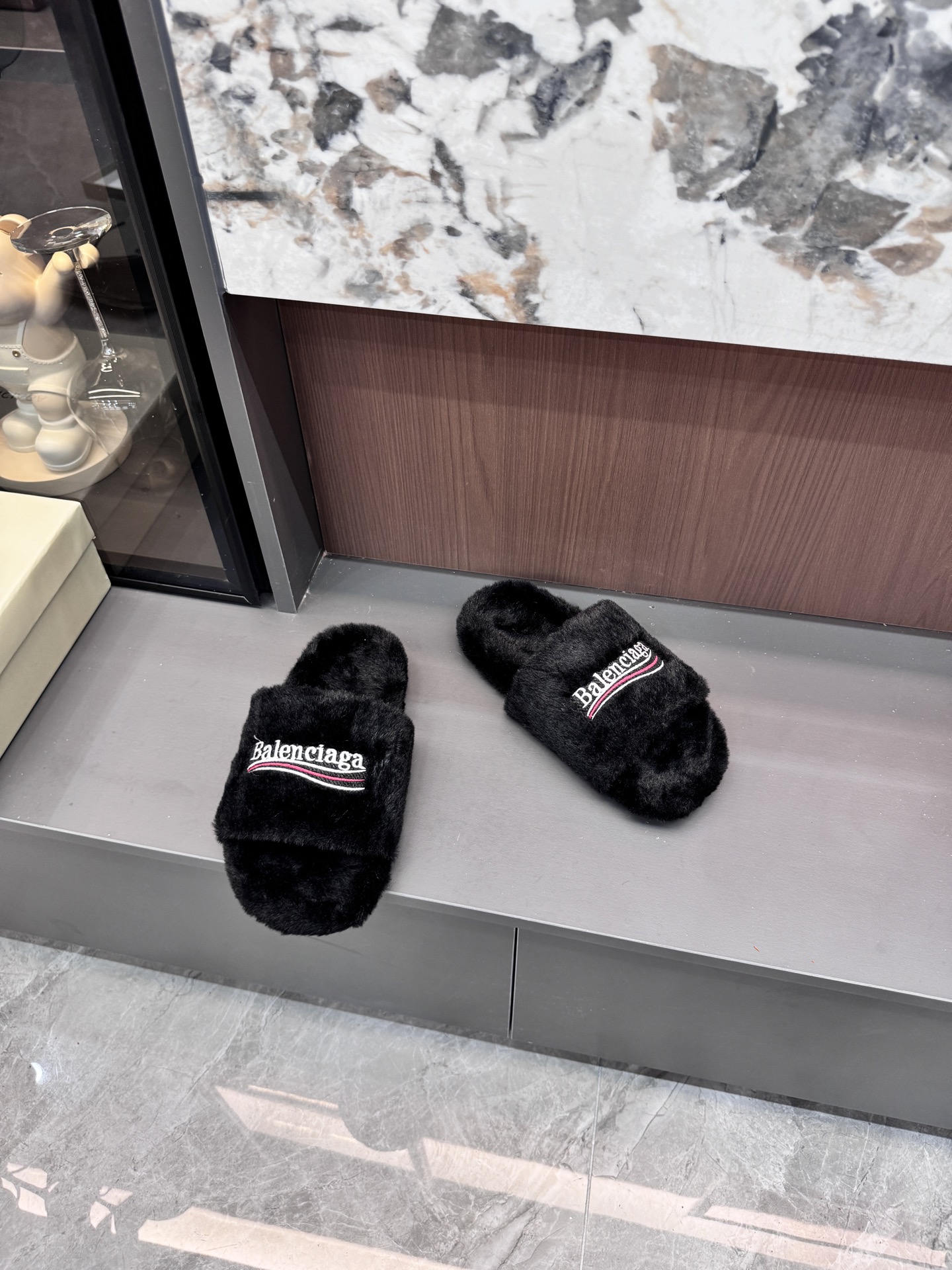 Balenciaga 专柜款经典鞋履 3