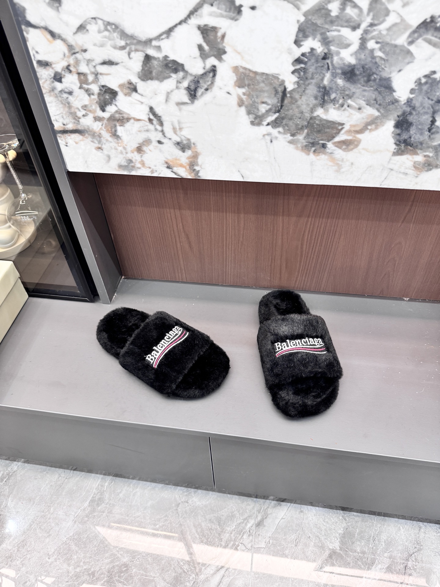 Balenciaga 专柜款经典鞋履 9