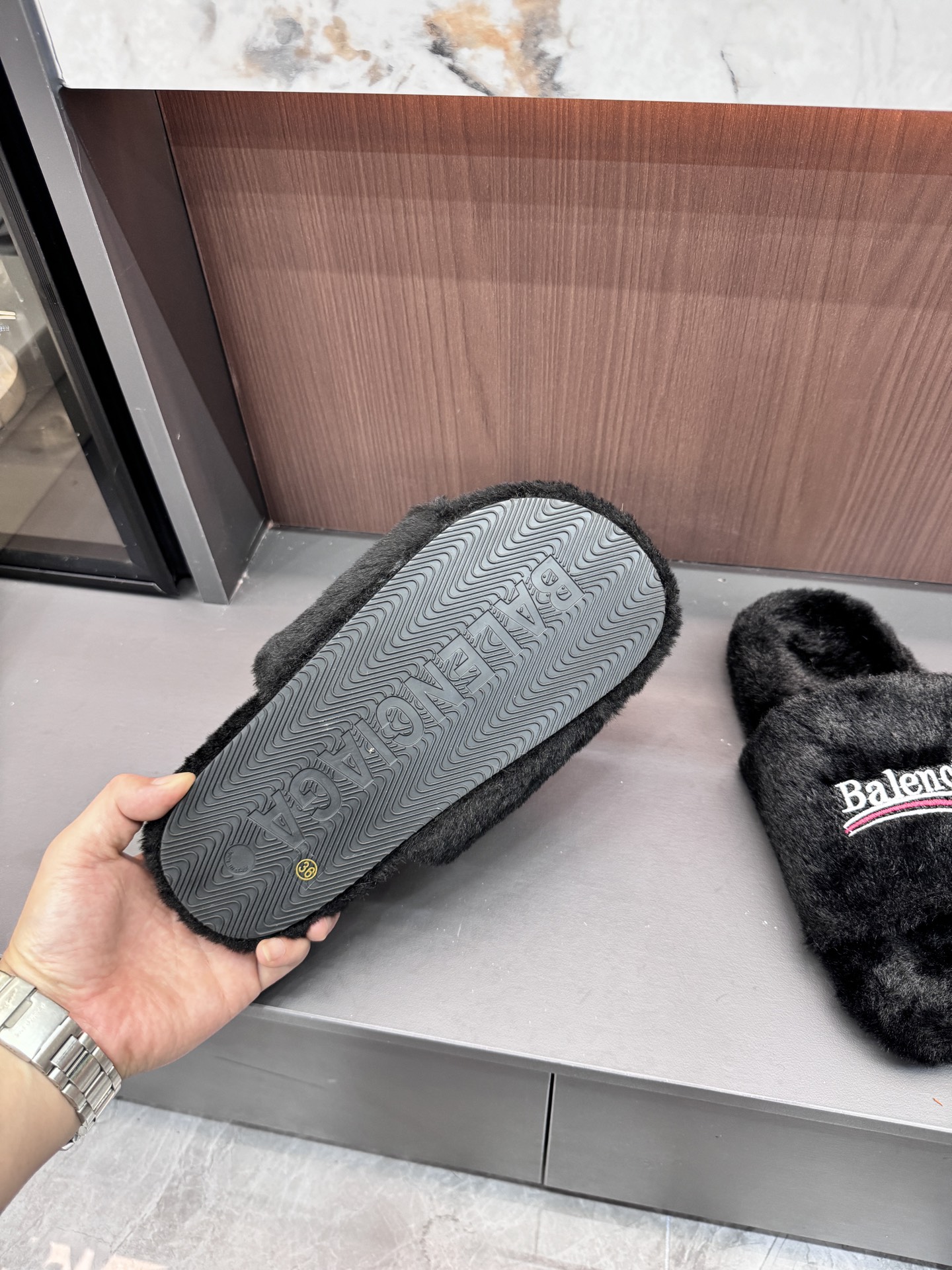 Balenciaga 专柜款经典鞋履 7
