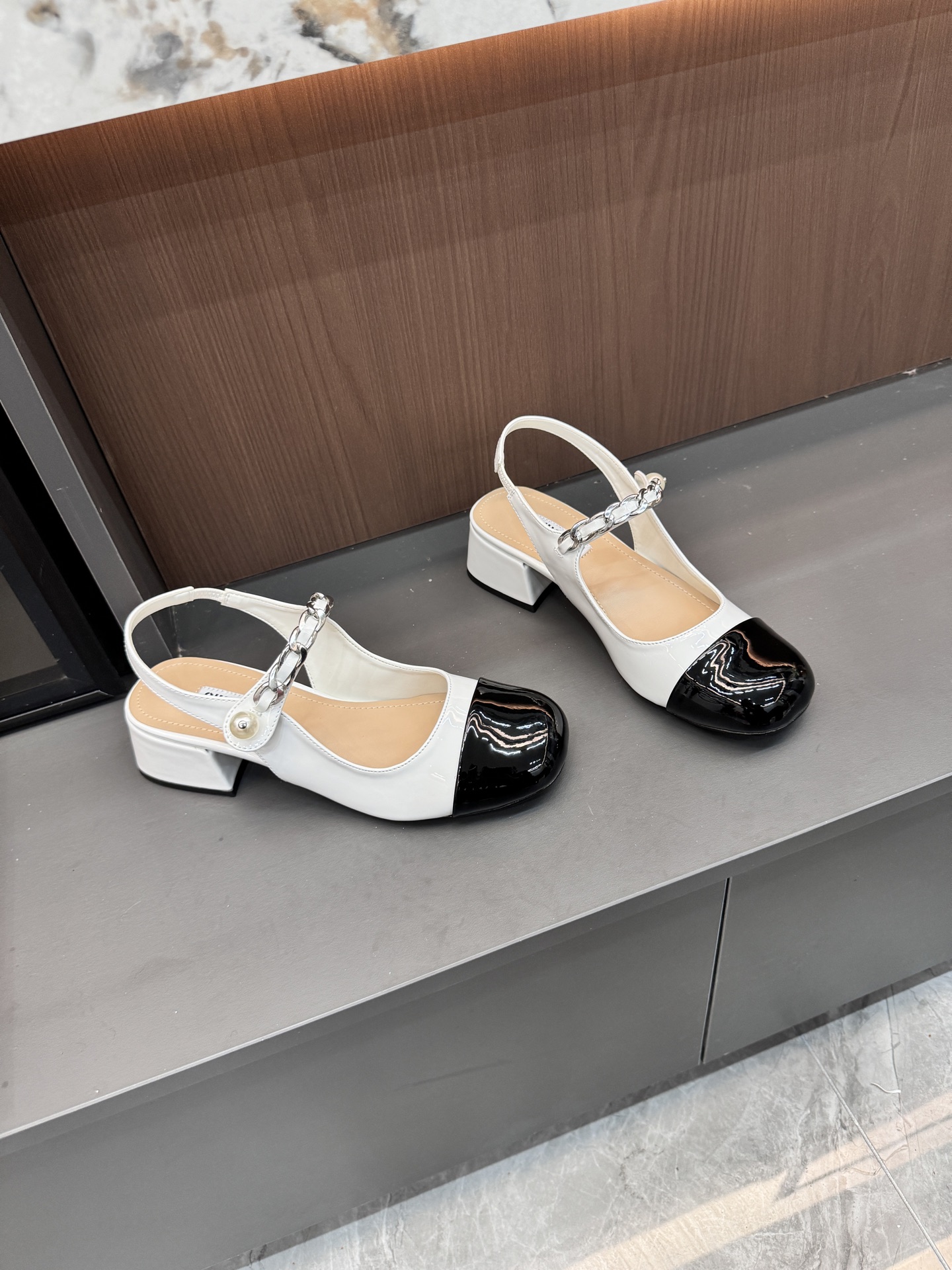 Miu Miu Haute Couture Classic Luxury Leather Shoe Ref 6