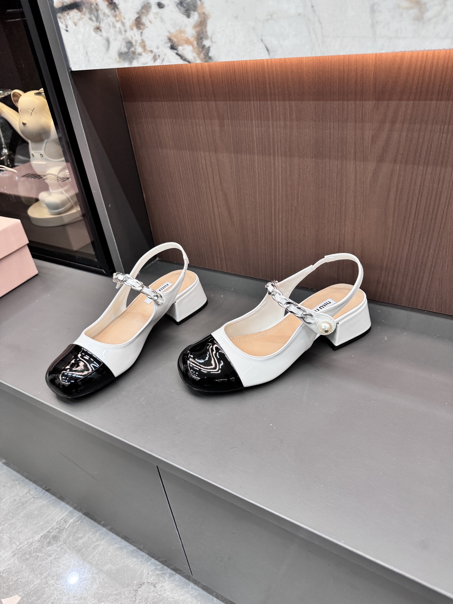 Miu Miu Haute Couture Classic Luxury Leather Shoe Ref 5