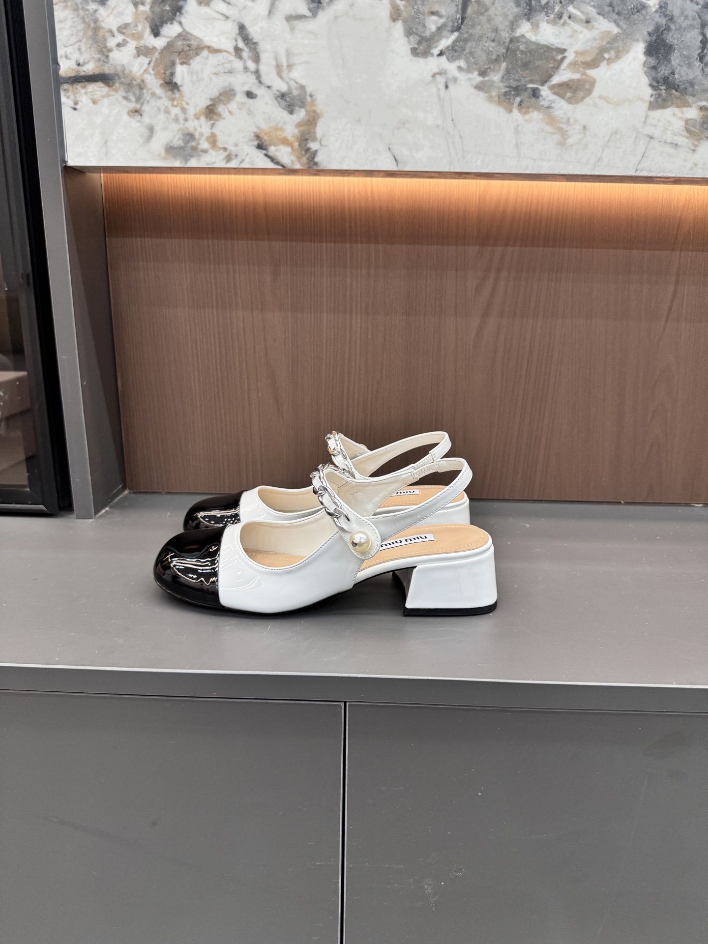 Miu Miu Haute Couture Classic Luxury Leather Shoe Ref 9