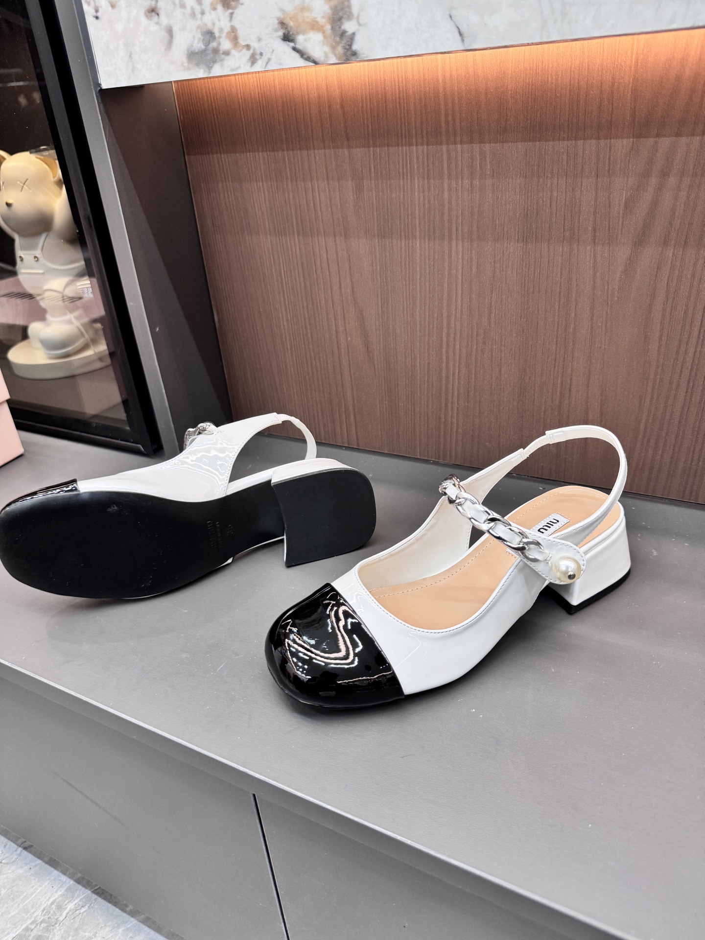 Miu Miu Haute Couture Classic Luxury Leather Shoe Ref 7