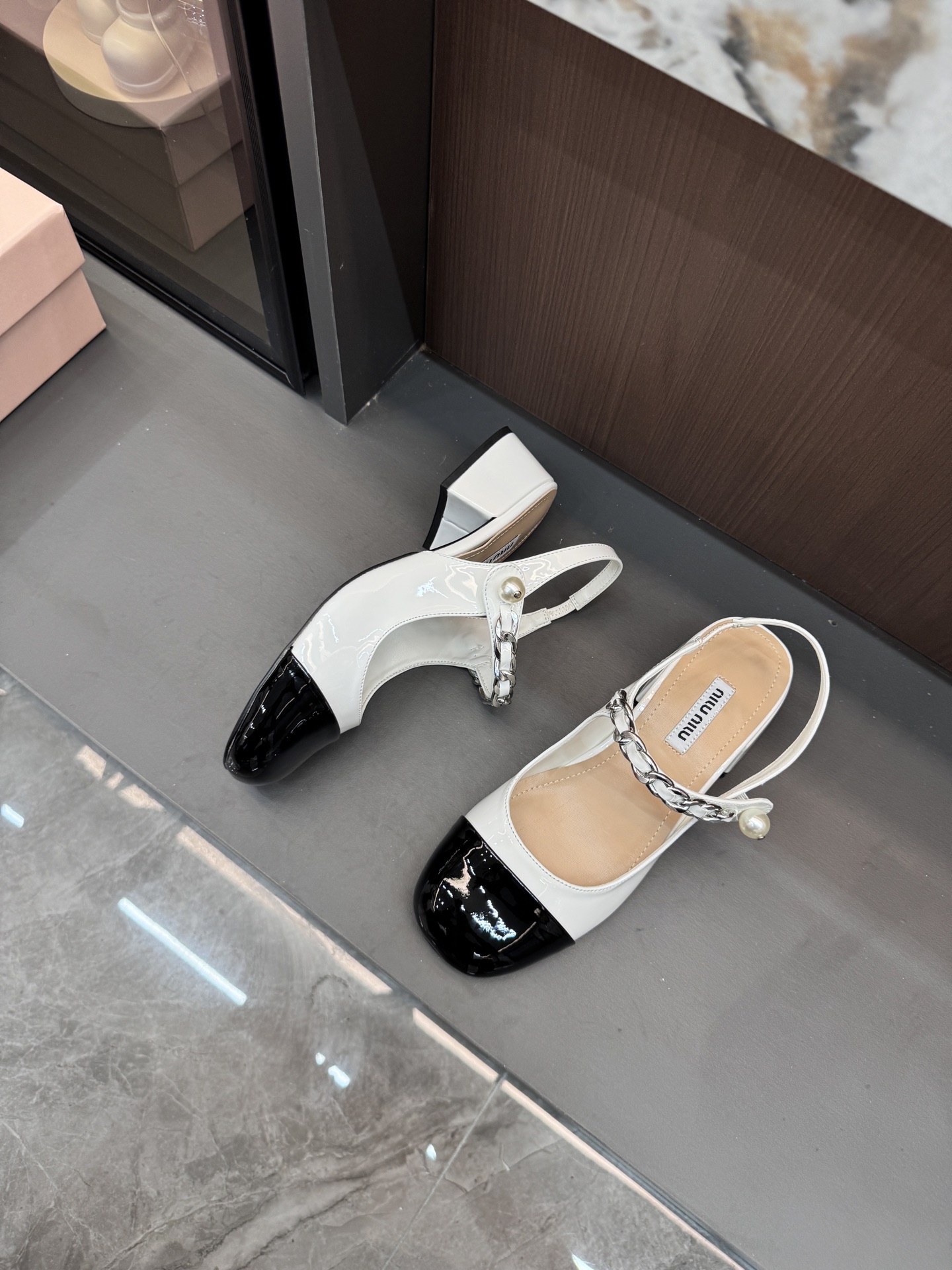 Miu Miu Haute Couture Classic Luxury Leather Shoe Ref 4