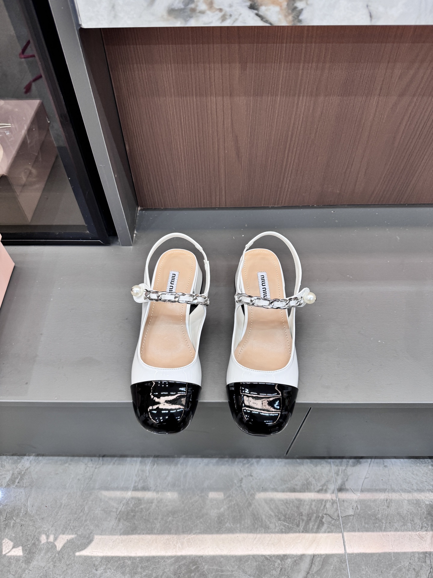 Miu Miu Haute Couture Classic Luxury Leather Shoe Ref 2
