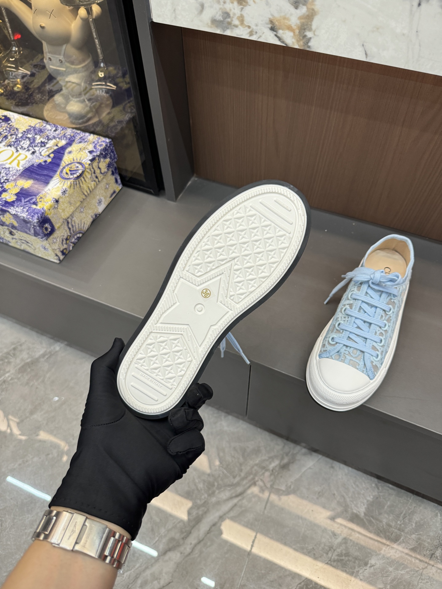 Dior 专柜款经典鞋履 9