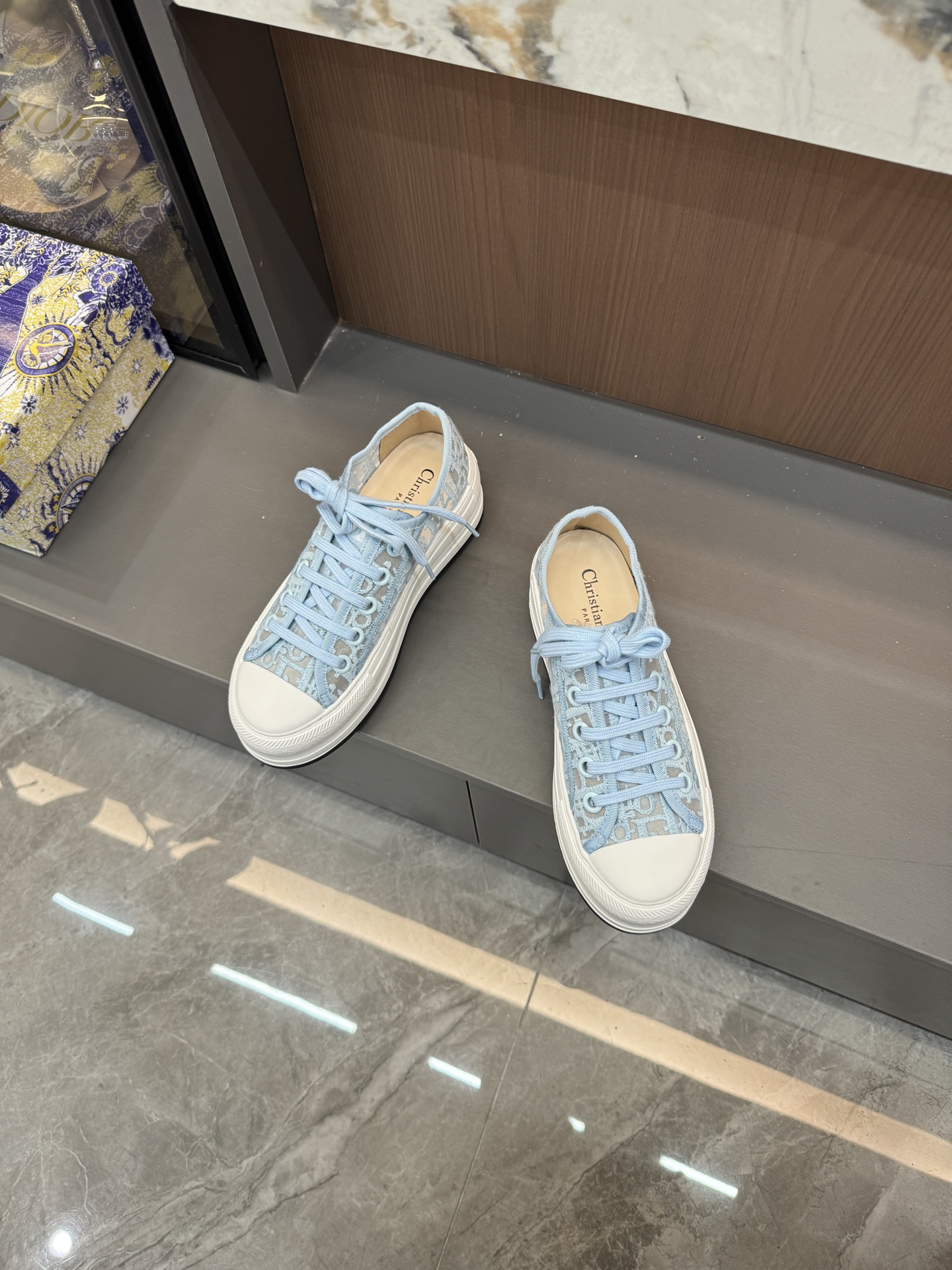 Dior 专柜款经典鞋履 5