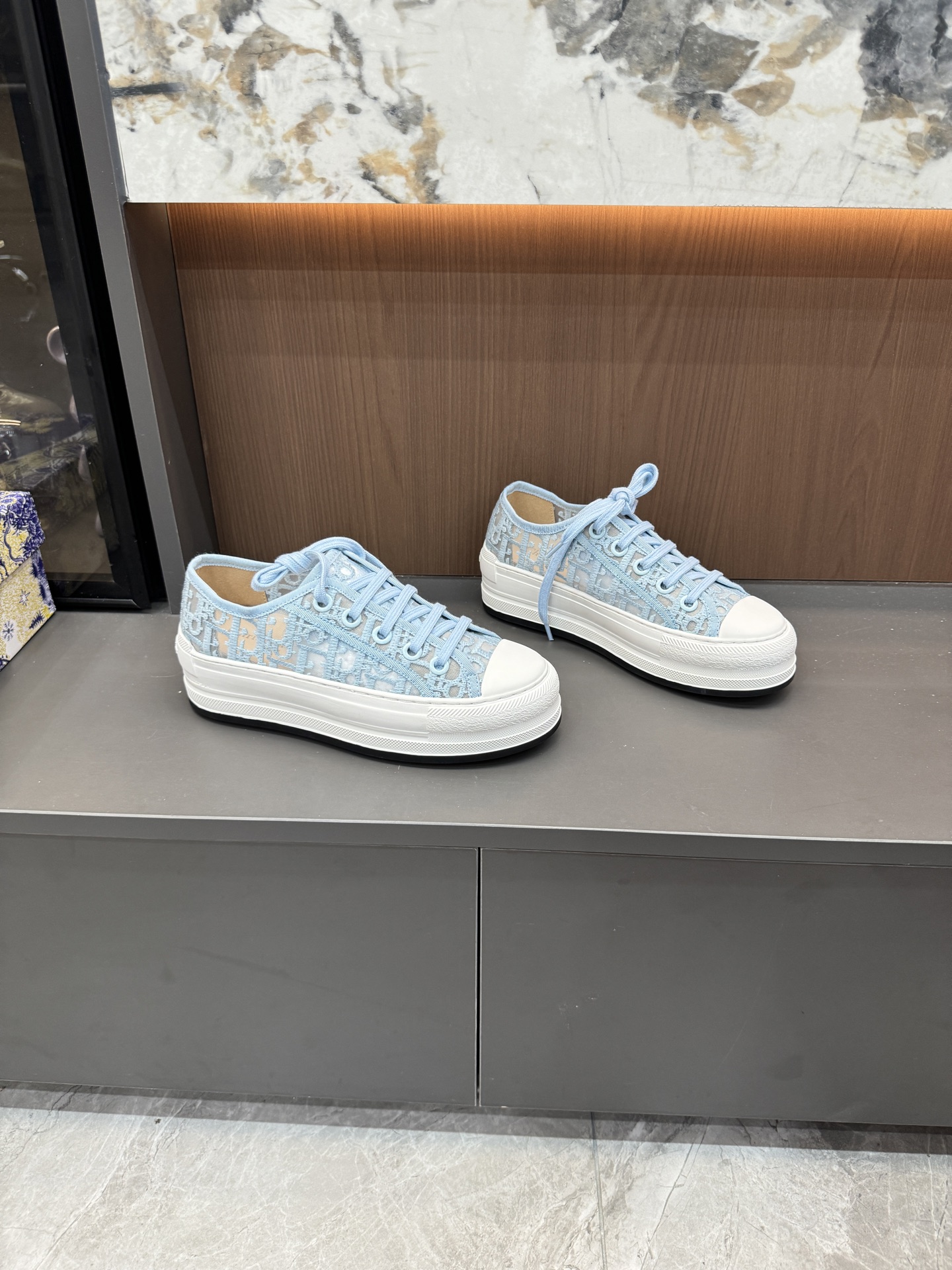 Dior 专柜款经典鞋履 3