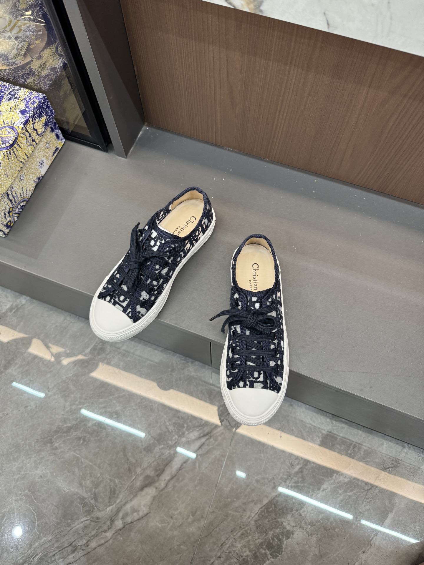 Dior 专柜款经典鞋履 5