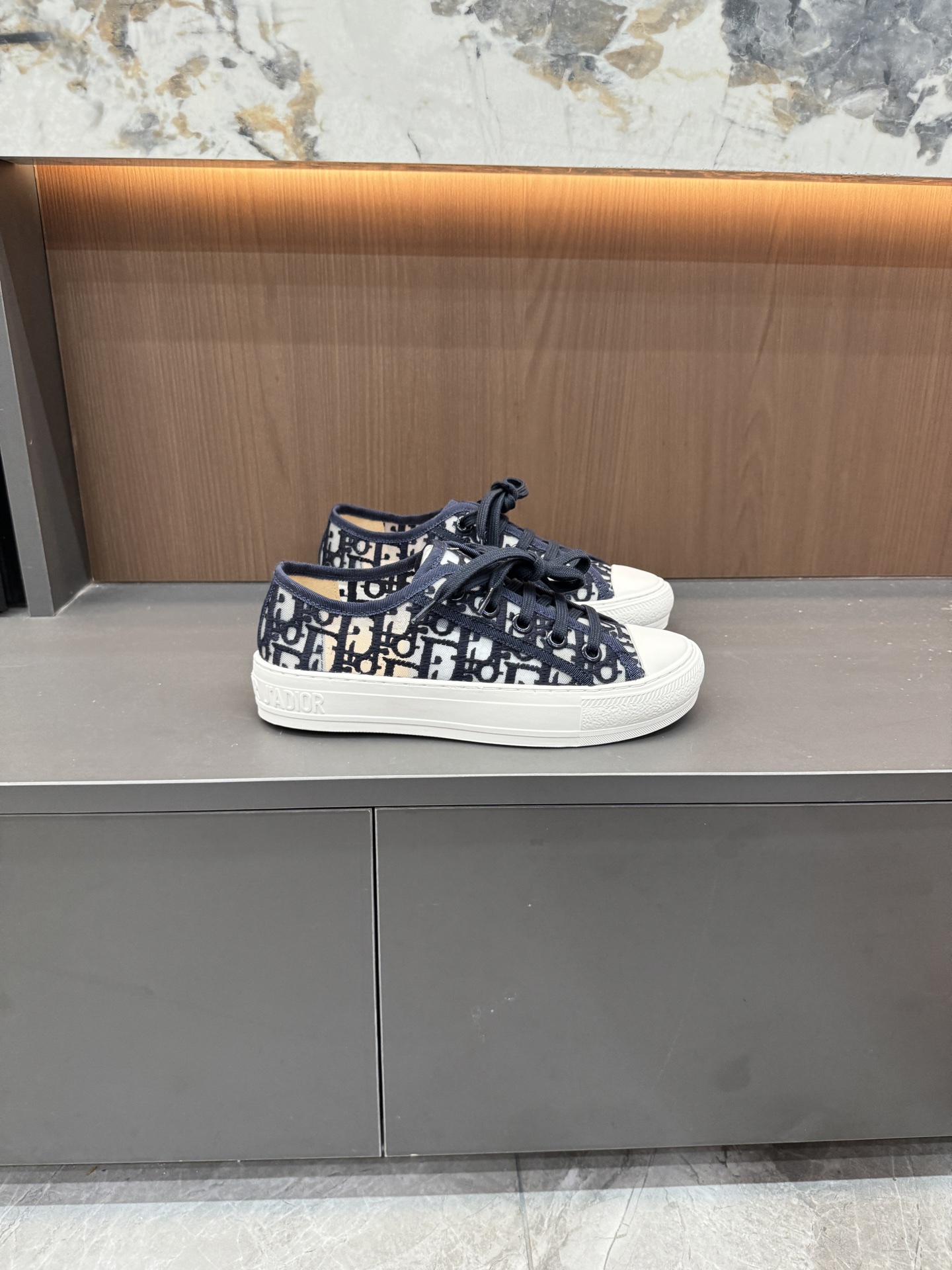 Dior 专柜款经典鞋履 4