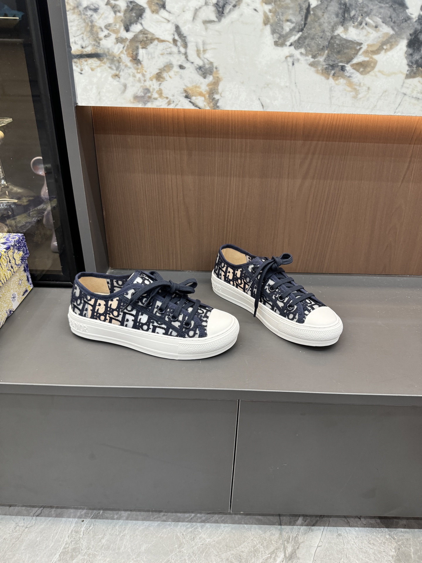 Dior 专柜款经典鞋履 3