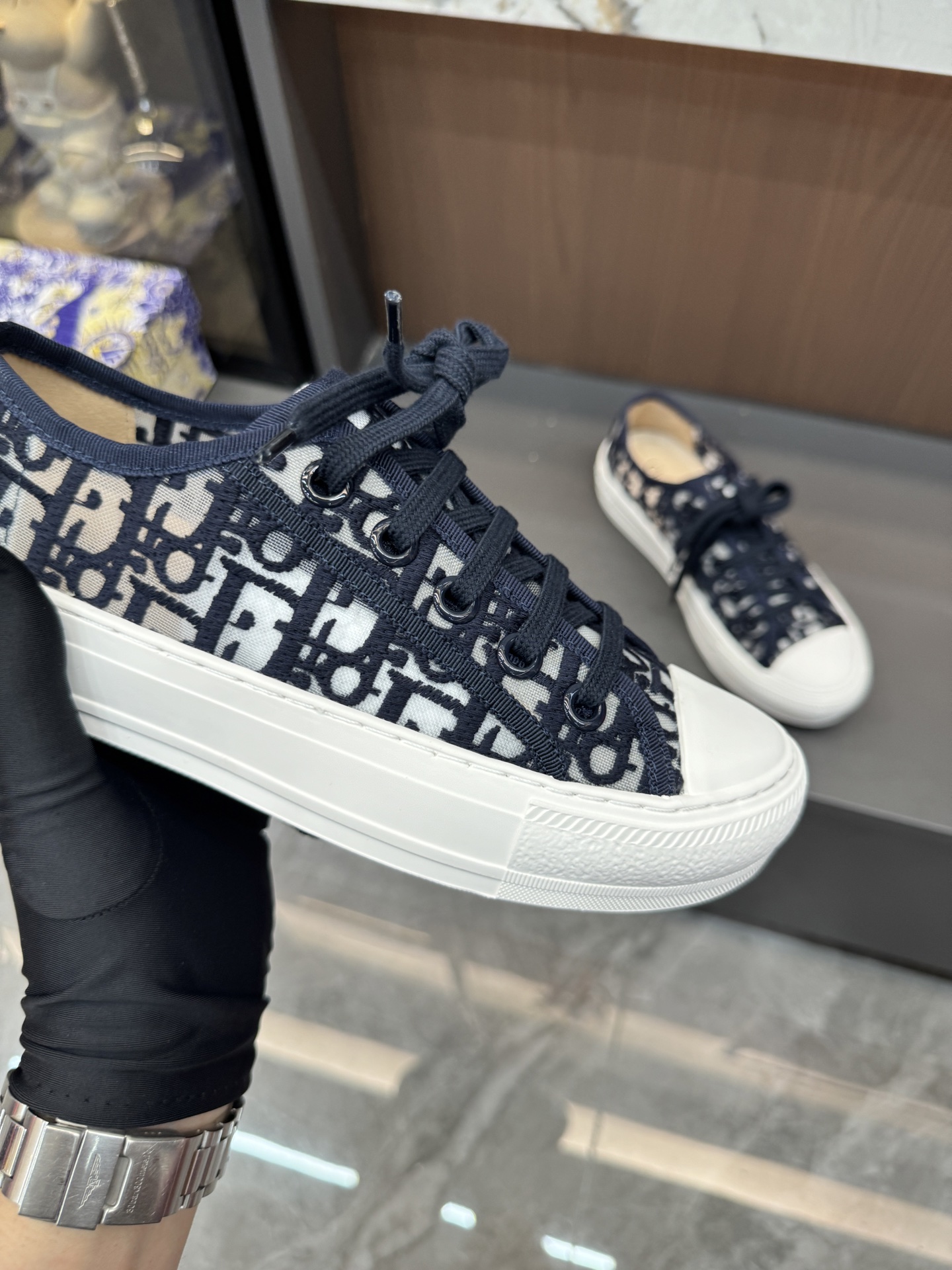 Dior 专柜款经典鞋履 9