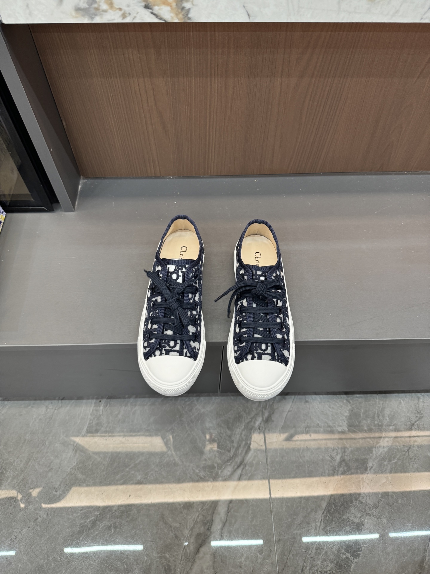 Dior 专柜款经典鞋履 2