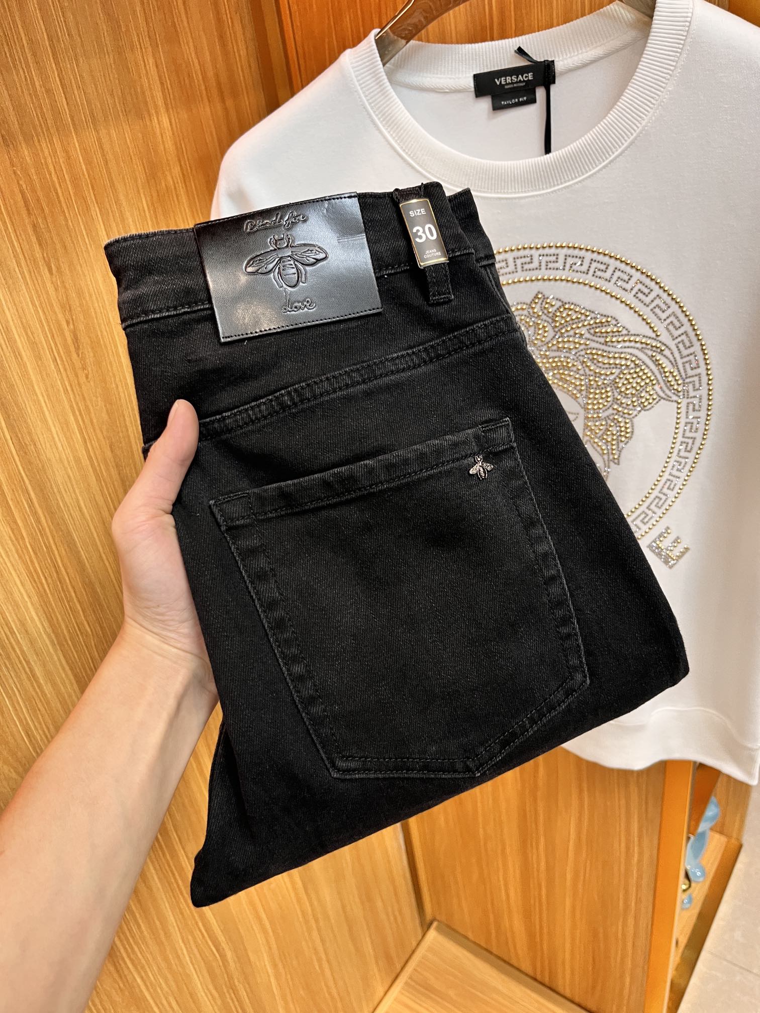 NO:117228,Supports the New Year's Return and Exchange. Guqi, the new autumn and winter original single jeans!  Italian luxury men's blue jeans, imported washing tannin, exquisite counter hardware, high-quality genuine leather brand SS13 first-class washing technology, YKK brand special zipper, men's elastic slim straight jeans, simple and versatile size 29-38,,jeans,alexander wang19860909支持年后退换. 古奇 秋冬新款原单牛仔裤！意大利奢侈品男士蓝色牛仔裤 选用进口水洗丹宁布 精致的专柜五金,上等真皮皮牌 SS13 一流洗水工艺 YKK大牌专用拉链,男士弹力修身小直筒牛仔裤 简洁百搭尺码29-38,,jeans,alexander wang,Men's clothing