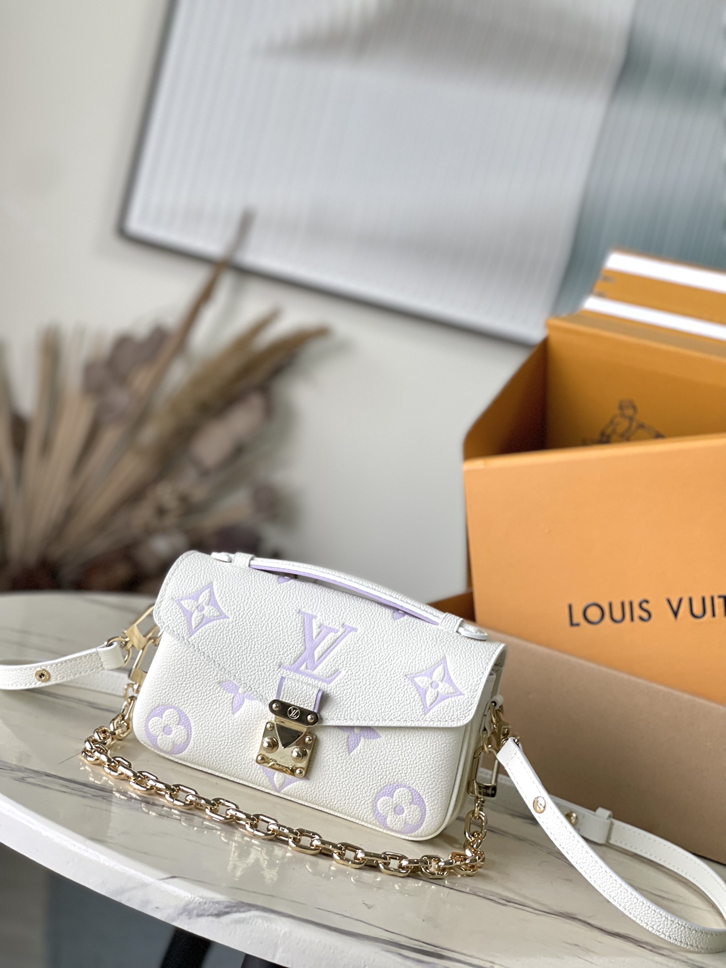 Louis Vuitton LV Pochette MeTis Gefälscht
 Taschen Handtaschen Lila Weiß Empreinte​ Ketten M23940