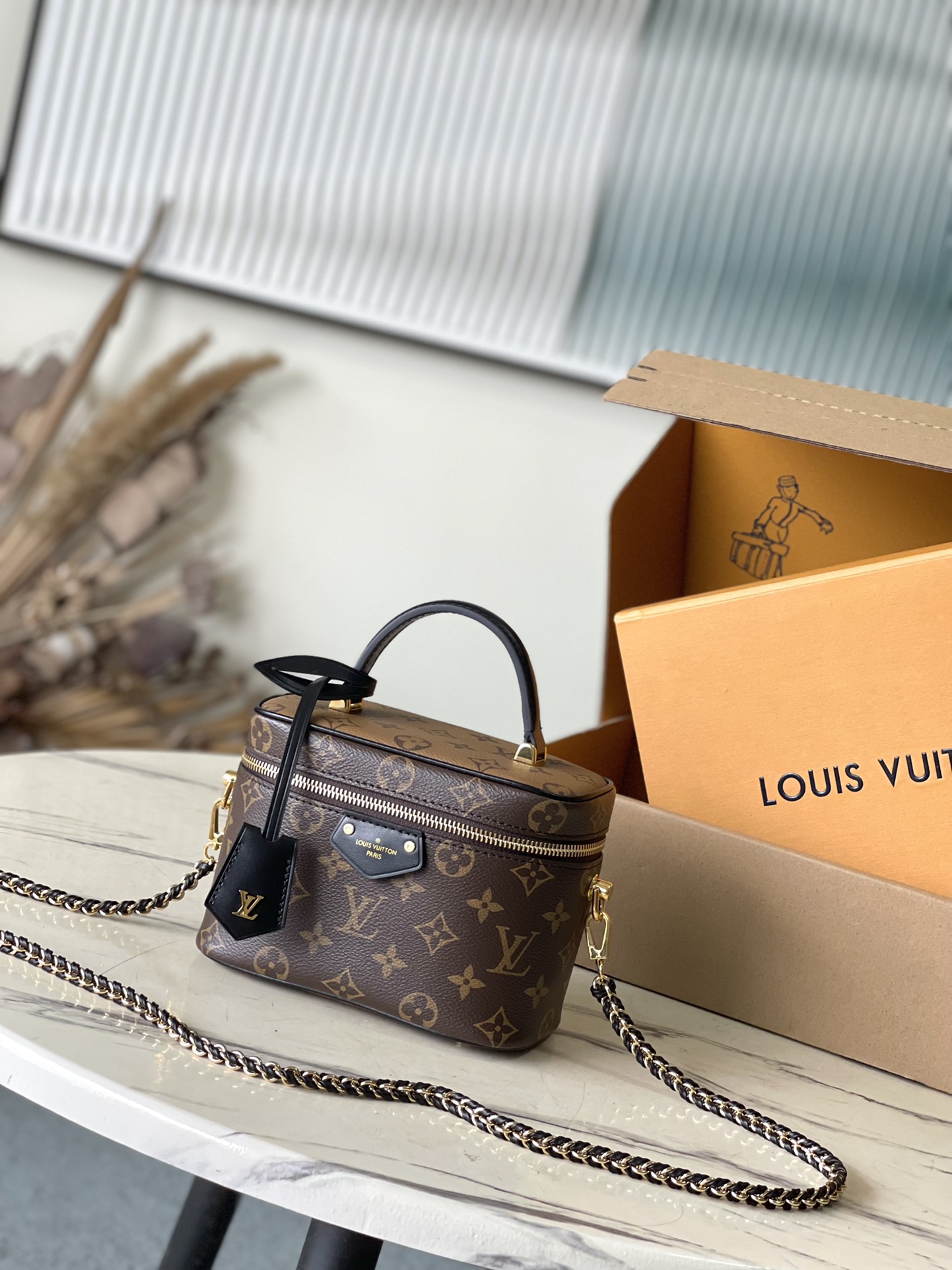 Louis Vuitton Taschen Handtaschen Kosmetiktaschen Weben Monogram Reverse Leinwand Ketten M47128