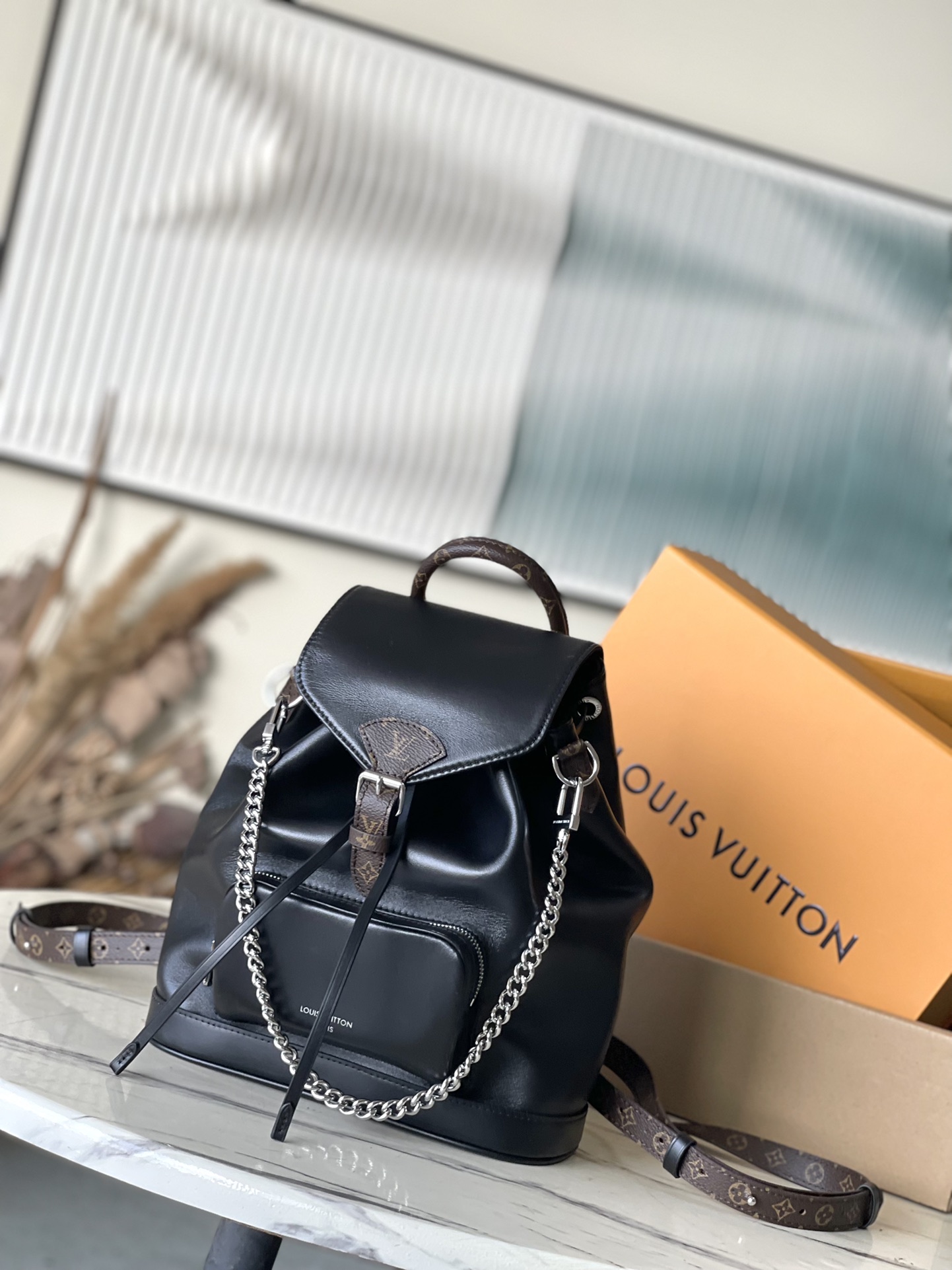 Louis Vuitton LV Montsouris Taschen Rucksack Schaffell M12587