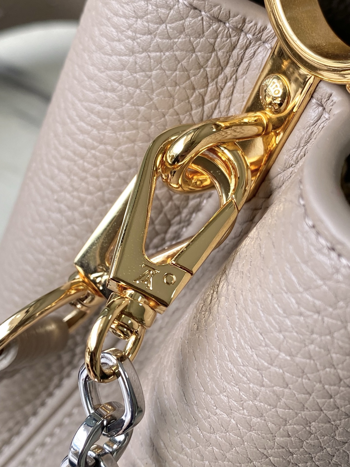 特级原厂皮 M12935 大象灰mini 本款Capucines mini 手袋取材柔韧Taurillo