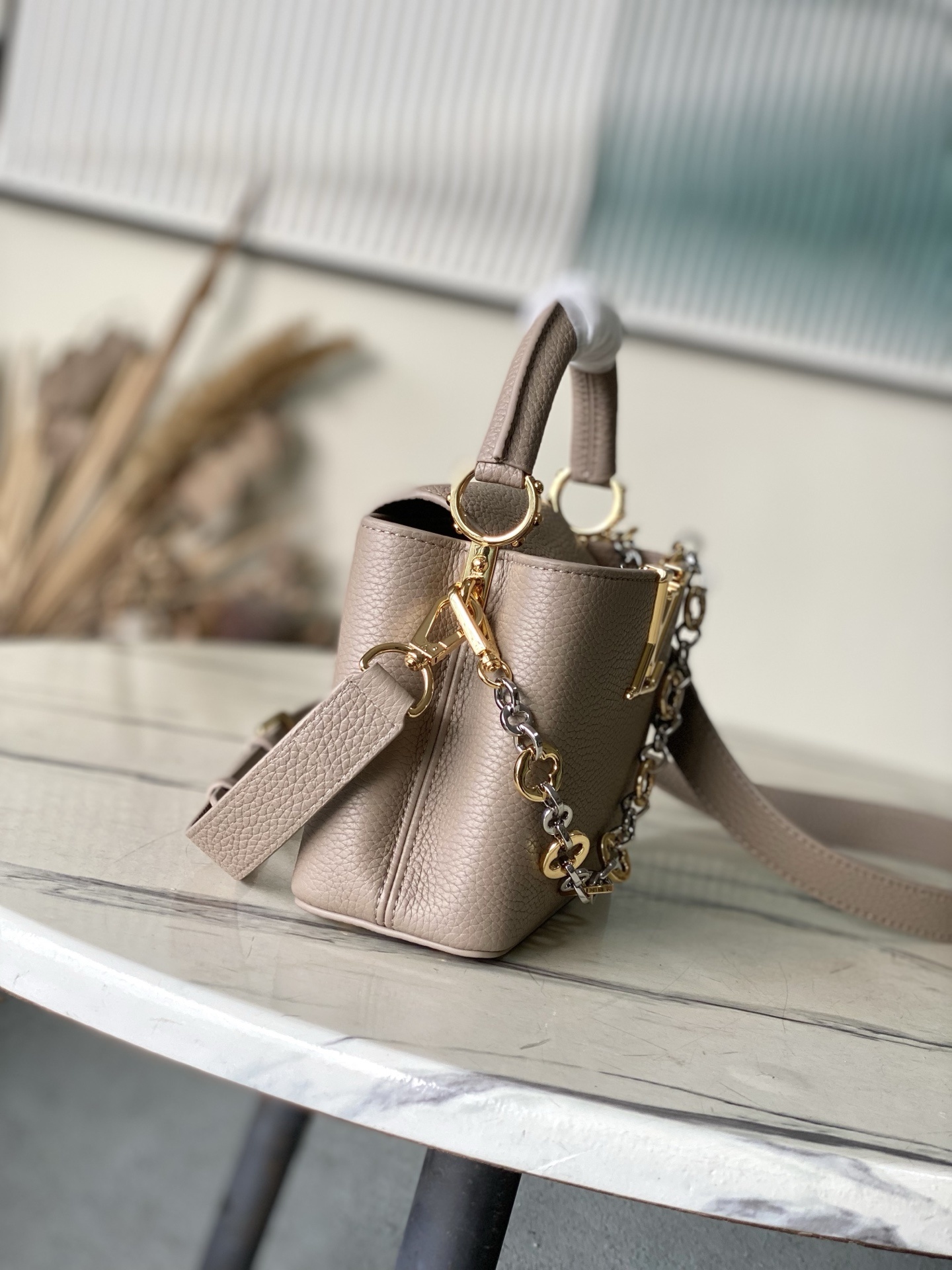 特级原厂皮 M12935 大象灰mini 本款Capucines mini 手袋取材柔韧Taurillo