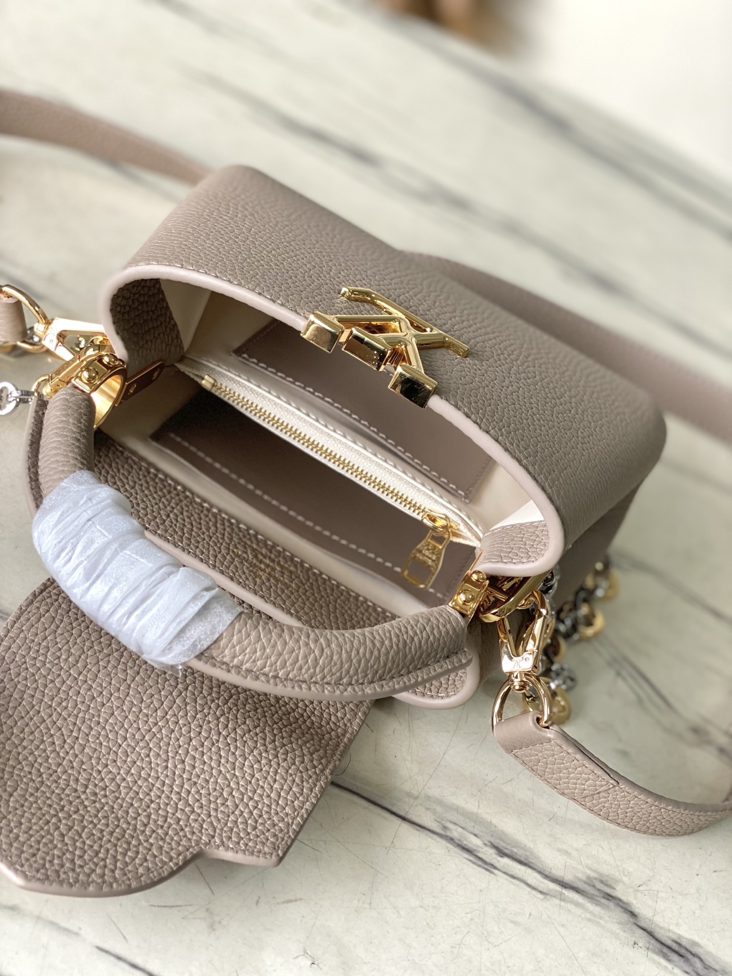 特级原厂皮 M12935 大象灰mini 本款Capucines mini 手袋取材柔韧Taurillo