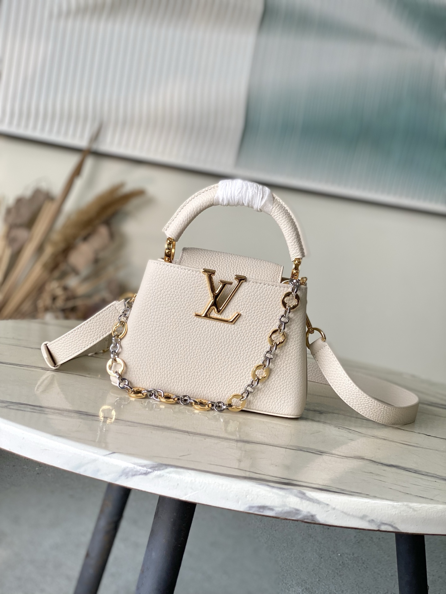 特级原厂皮 M12935 奶白色mini 本款Capucines mini 手袋取材柔韧Taurillo