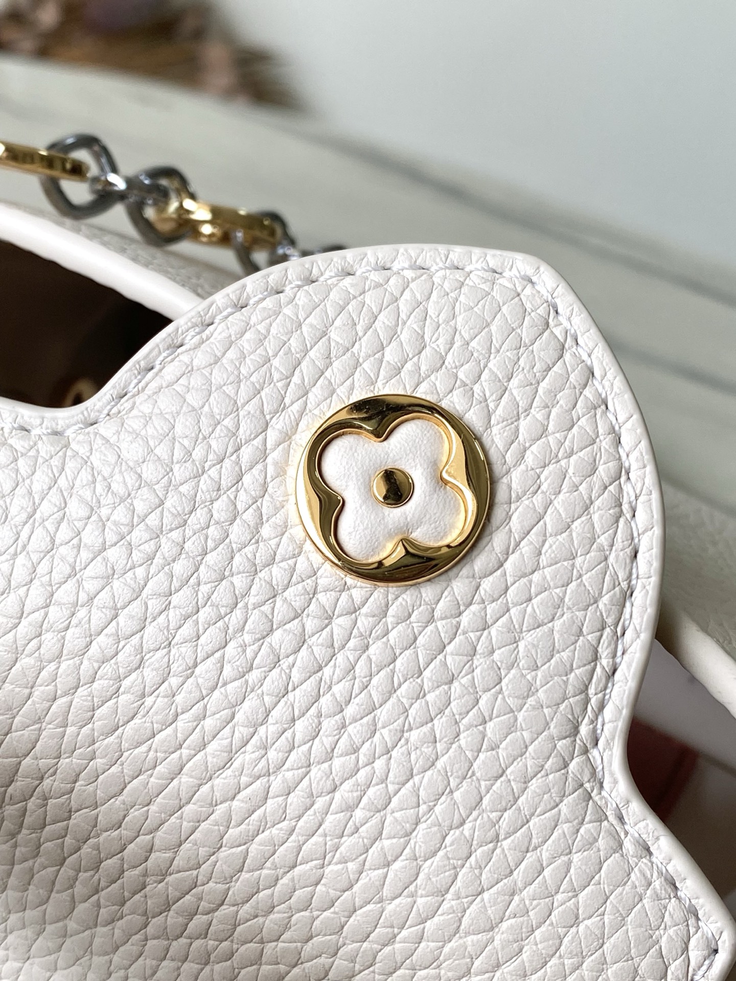 特级原厂皮 M12935 奶白色mini 本款Capucines mini 手袋取材柔韧Taurillo