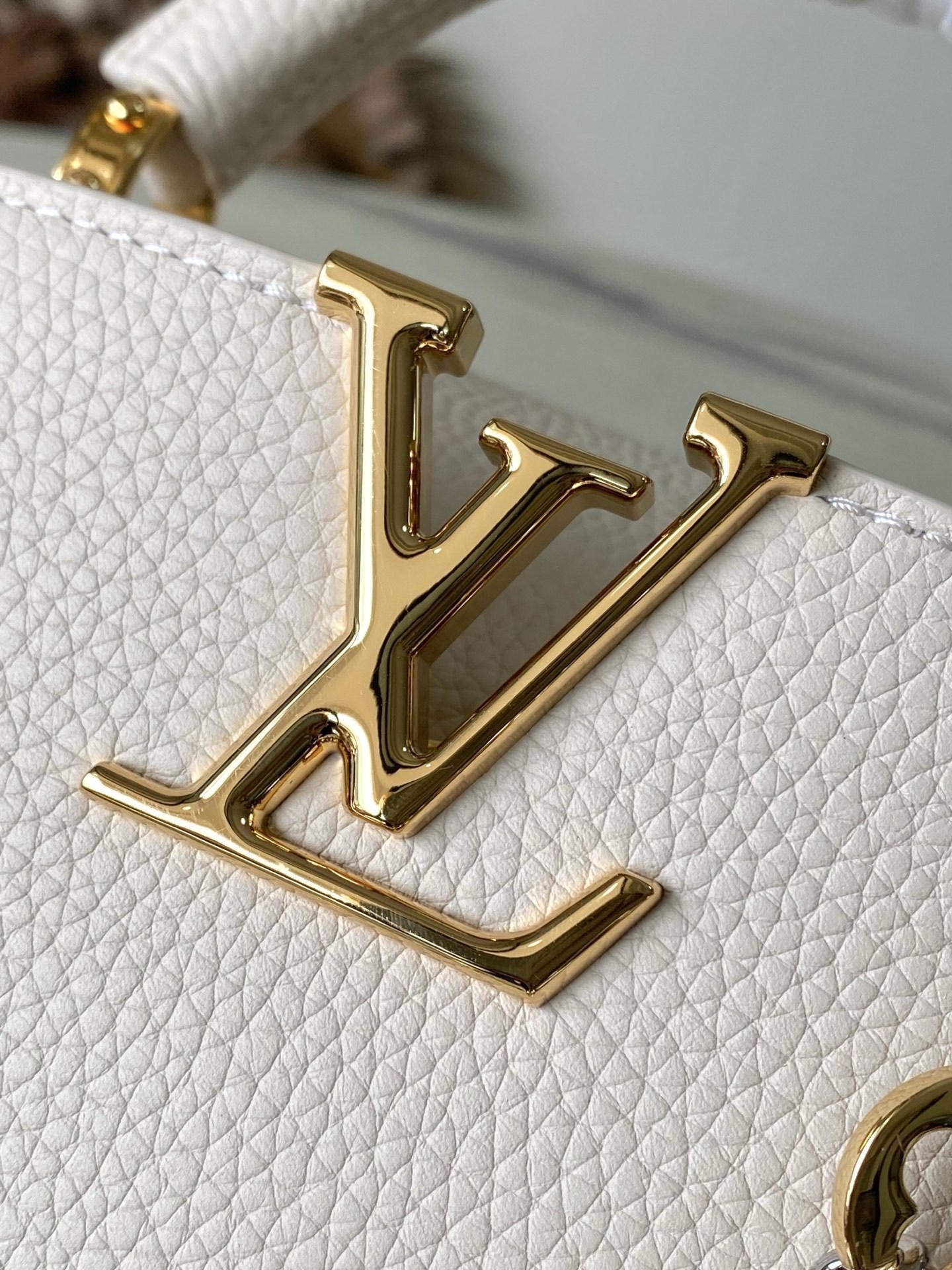 特级原厂皮 M12935 奶白色mini 本款Capucines mini 手袋取材柔韧Taurillo