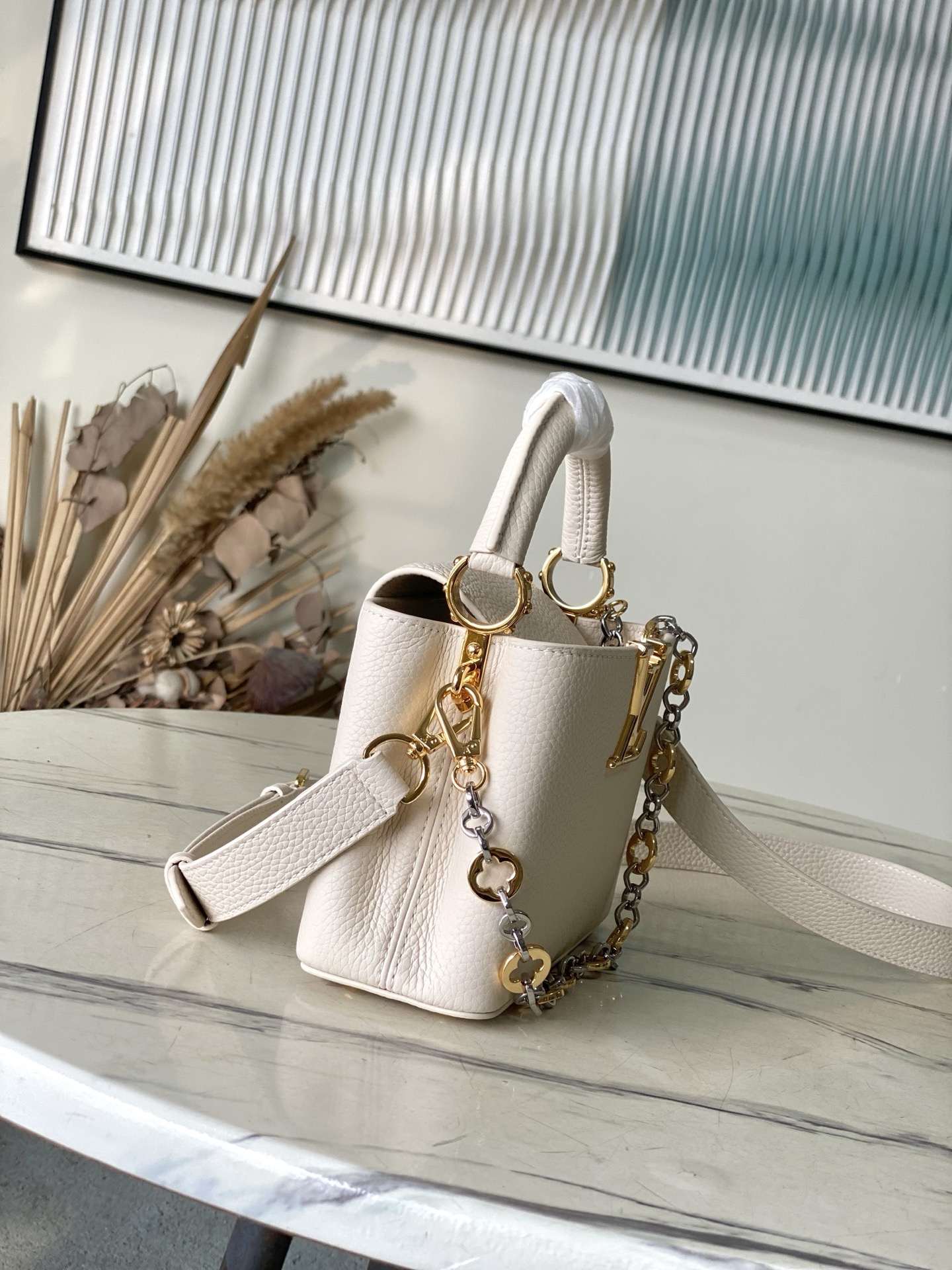 特级原厂皮 M12935 奶白色mini 本款Capucines mini 手袋取材柔韧Taurillo