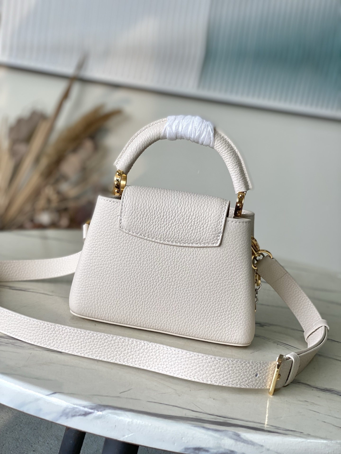 特级原厂皮 M12935 奶白色mini 本款Capucines mini 手袋取材柔韧Taurillo