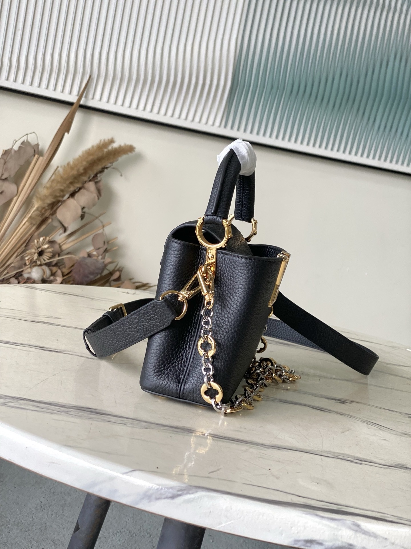 特级原厂皮 M12936 黑色mini 本款Capucines mini 手袋取材柔韧Taurillon