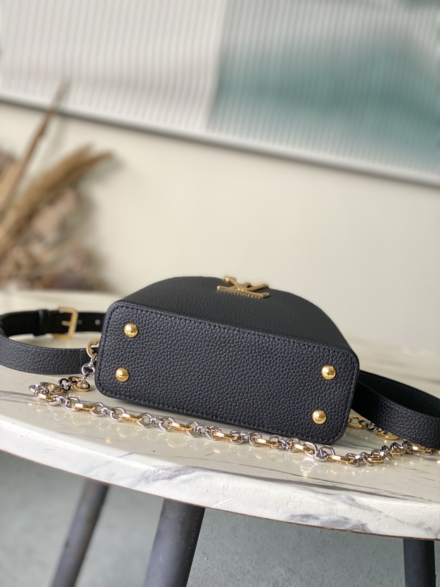 特级原厂皮 M12936 黑色mini 本款Capucines mini 手袋取材柔韧Taurillon